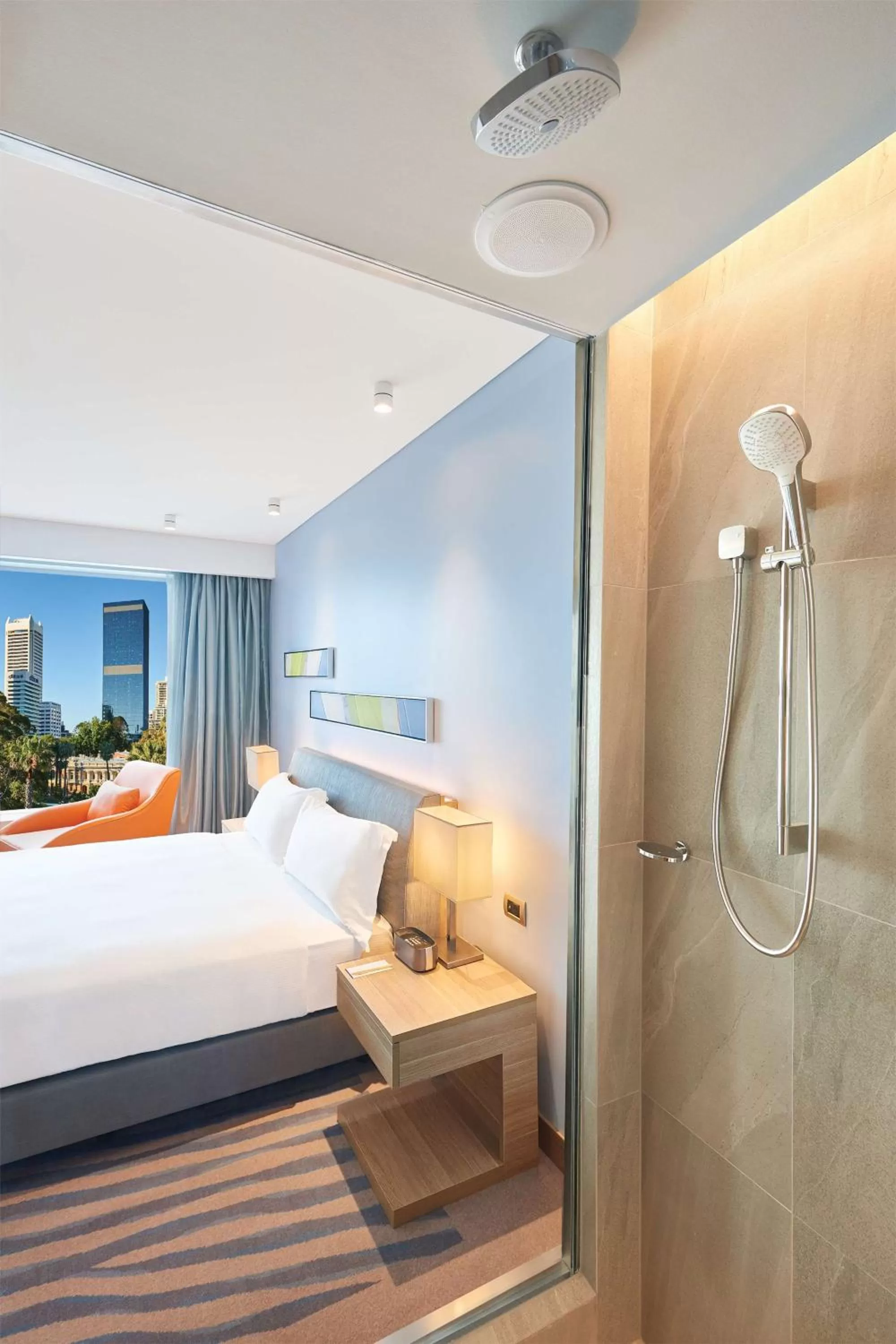 Bathroom, Bed in Doubletree By Hilton Perth Waterfront