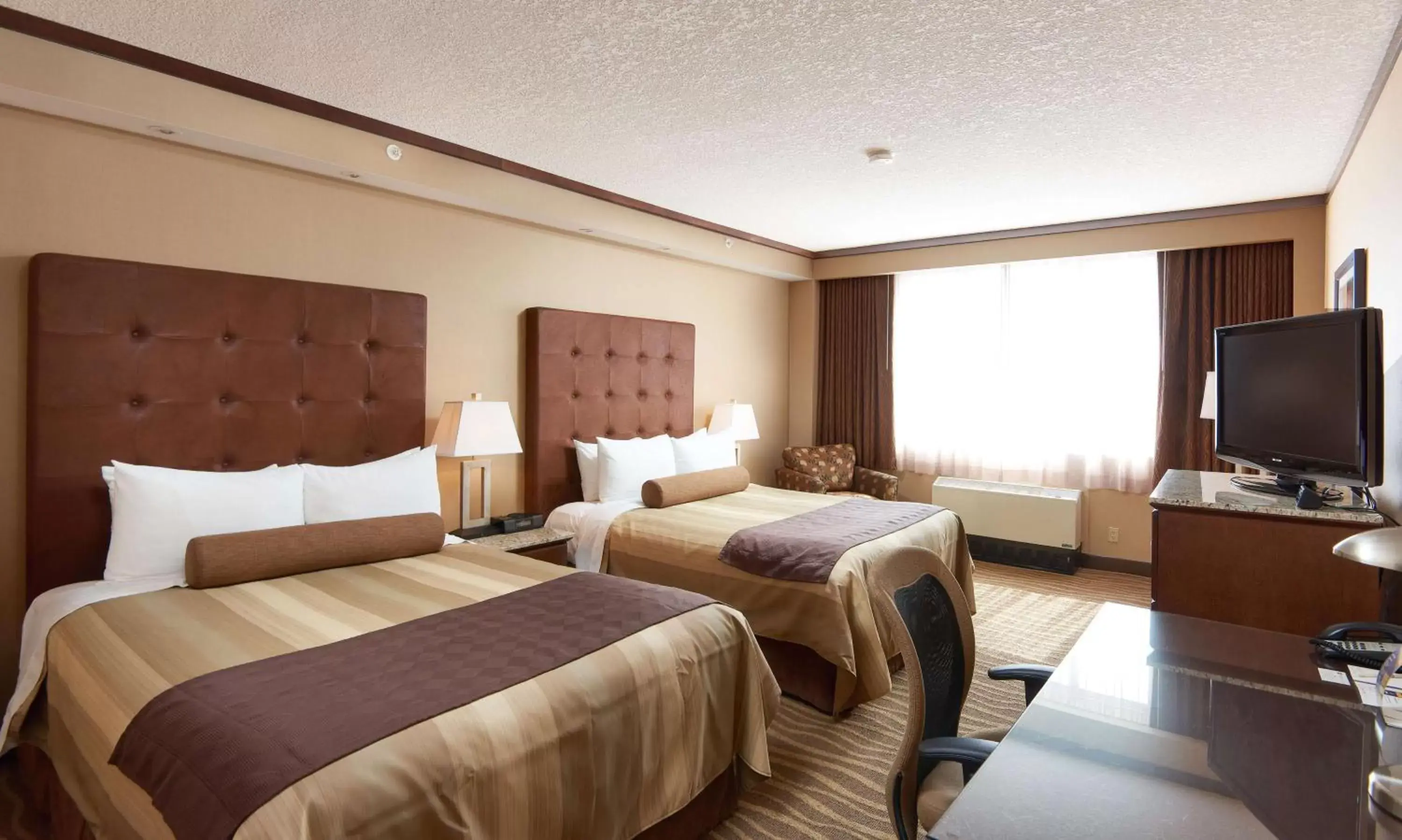 Queen Room with Two Queen Beds and Mobility Accessible Tub - Non-Smoking in Best Western Premier Denham Inn & Suites Queen Room with Two Queen Beds and Mobility Accessible Tub - Non-Smoking in Best Western Premier Denham Inn & Suites