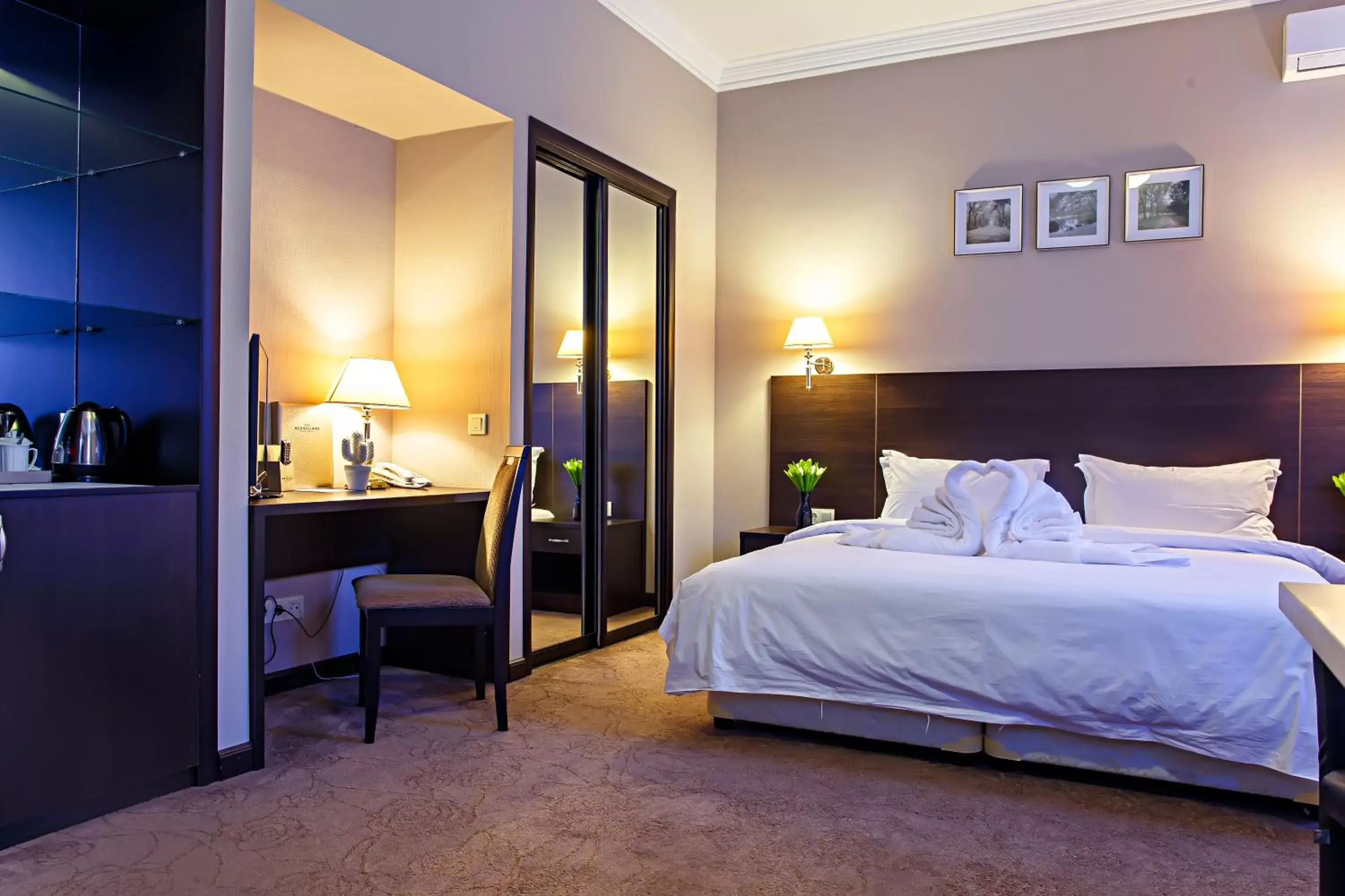 King Suite in Red Village Hotel King Suite in Red Village Hotel