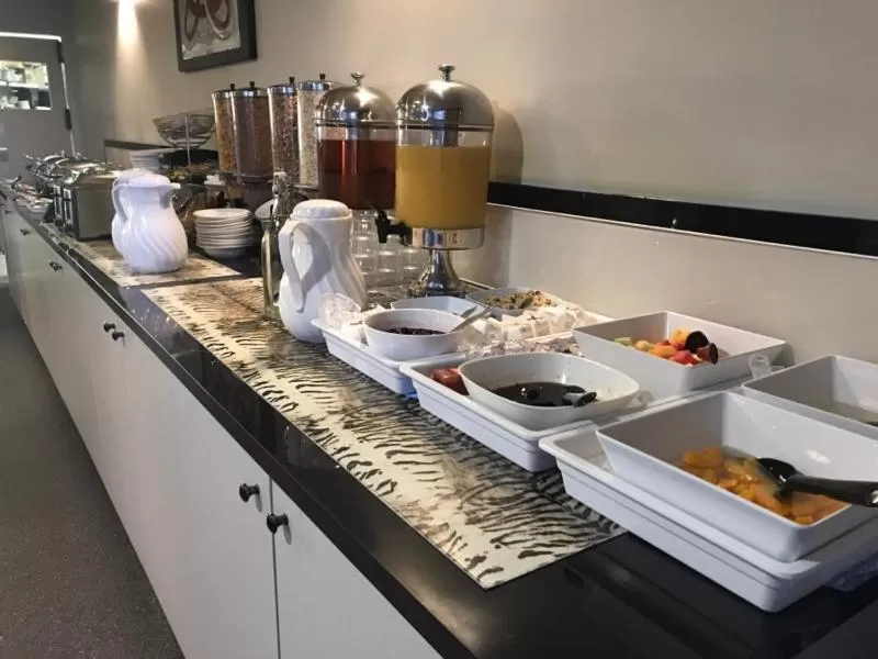 Breakfast in Cattlemans Country Motor Inn & Serviced Apartments