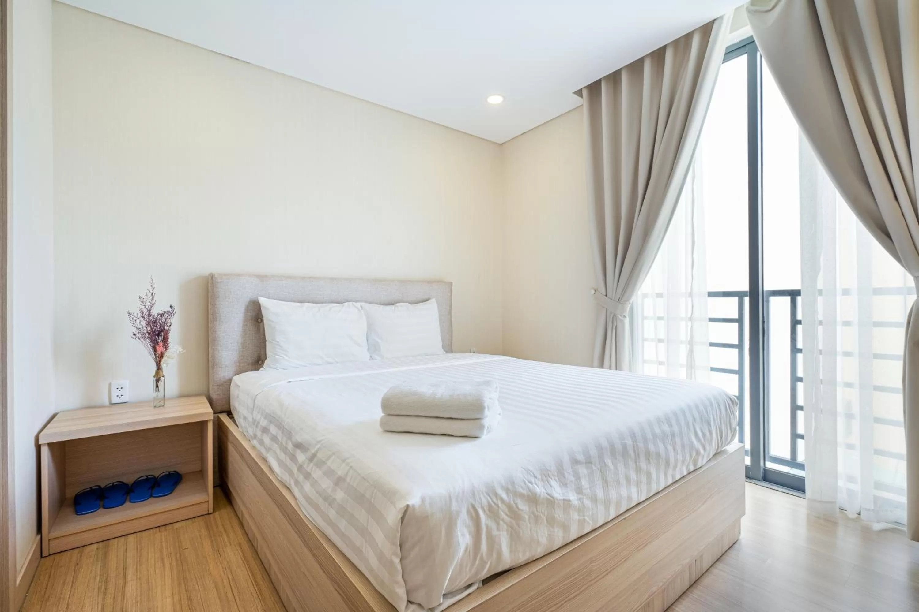Bed in Luxy Park Hotel & Apartments - Notre Dame