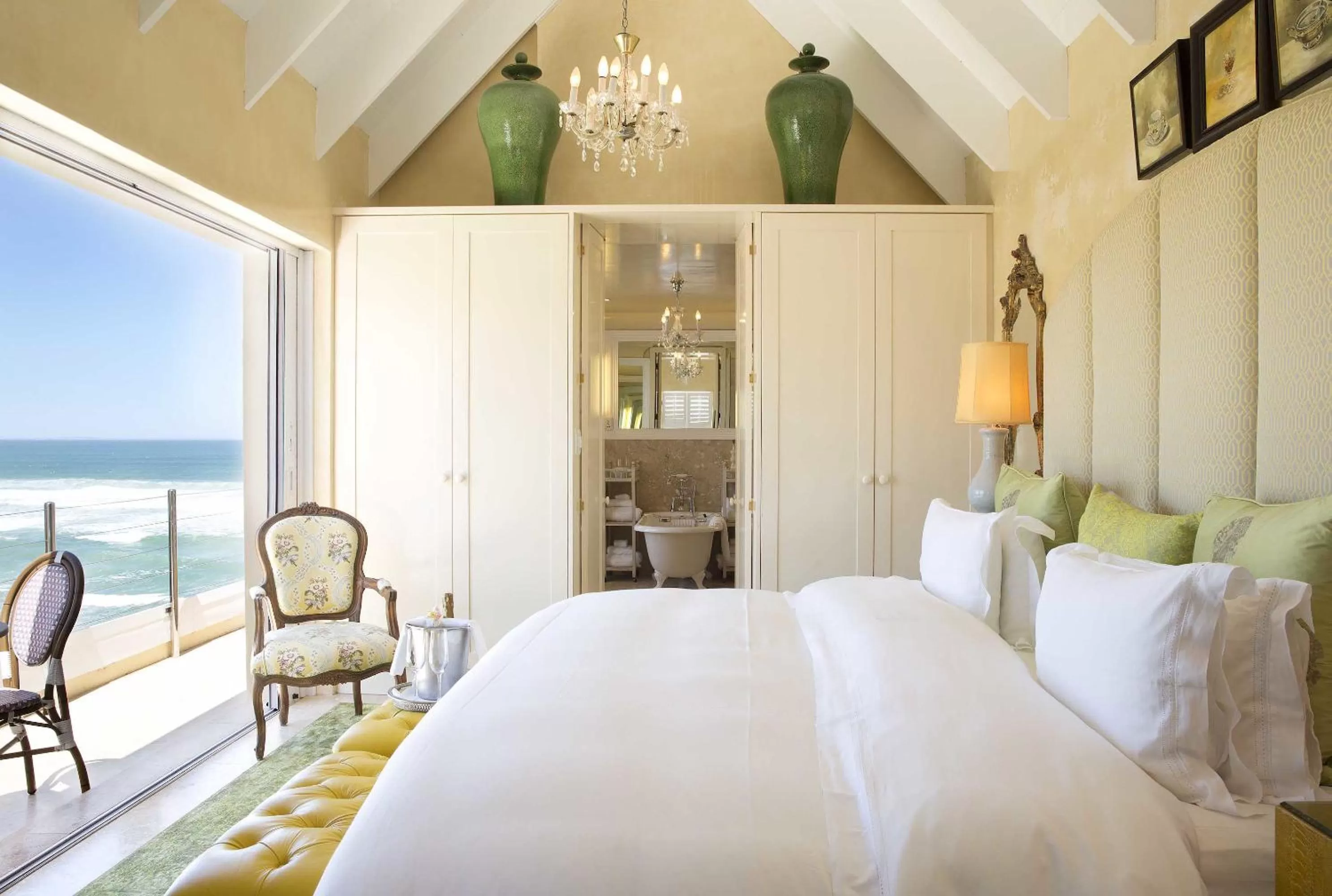 View (from property/room), Bed in Birkenhead House