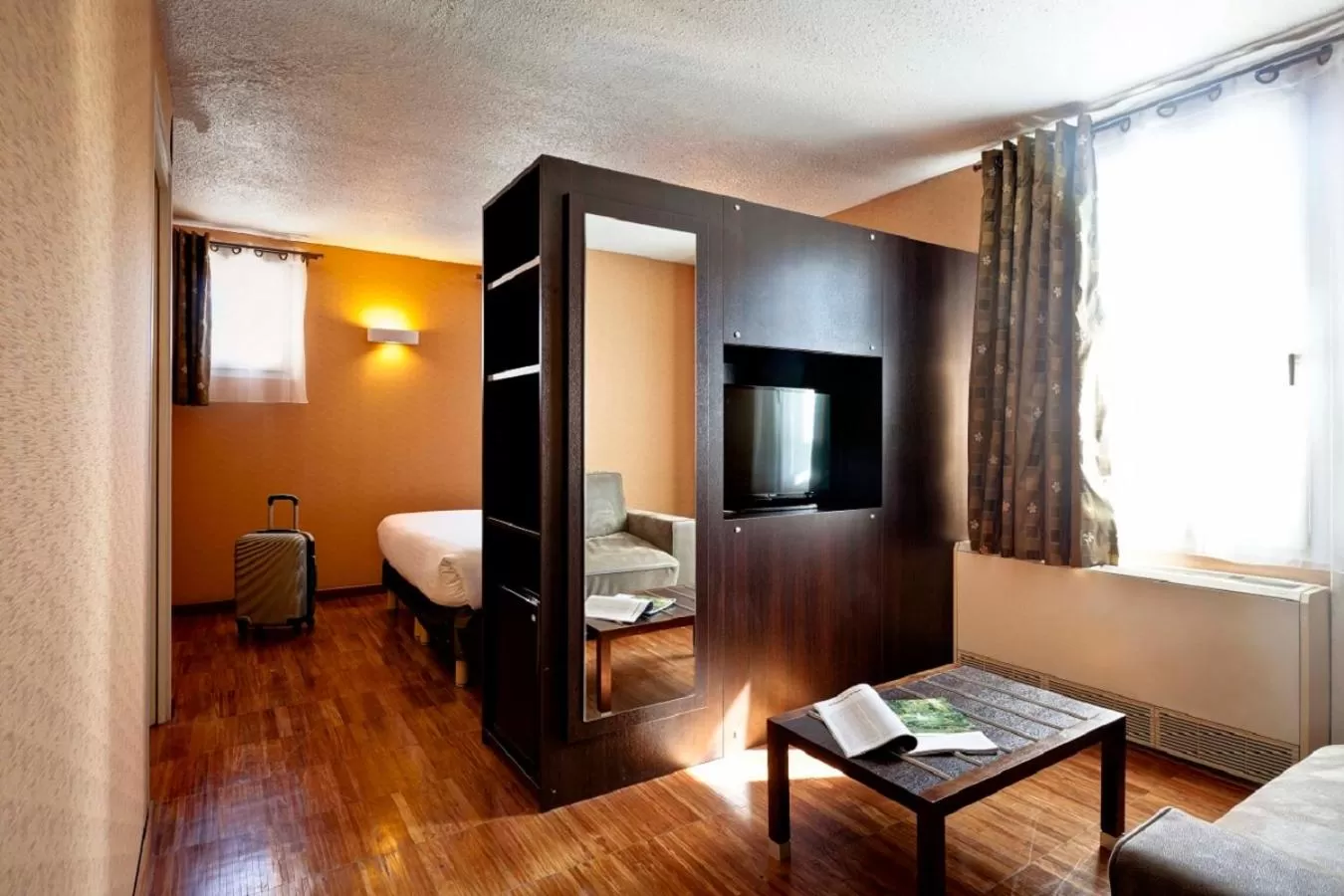 Seating area, Bed in Kyriad Lyon Sud - Saint Genis Laval