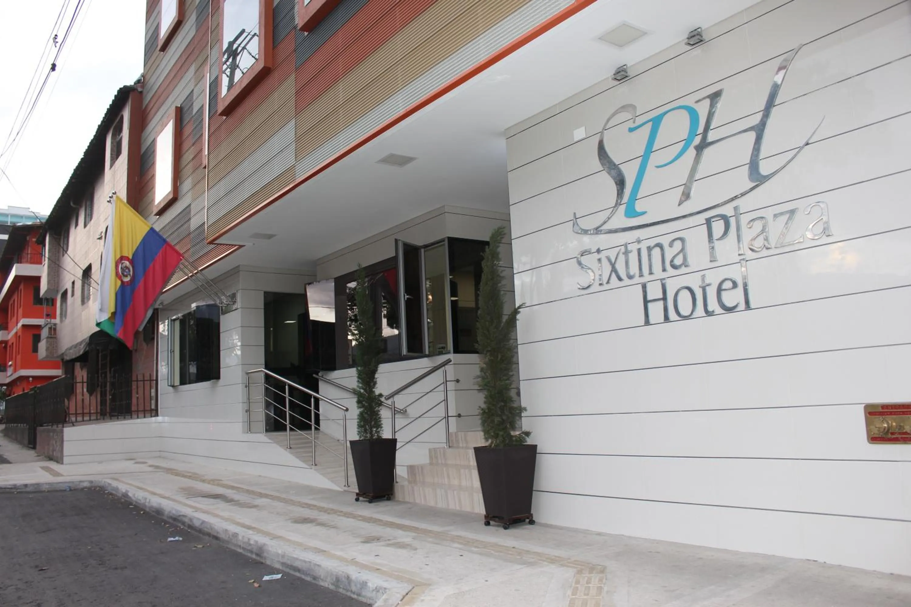 Facade/entrance in Hotel Sixtina Plaza Medellin