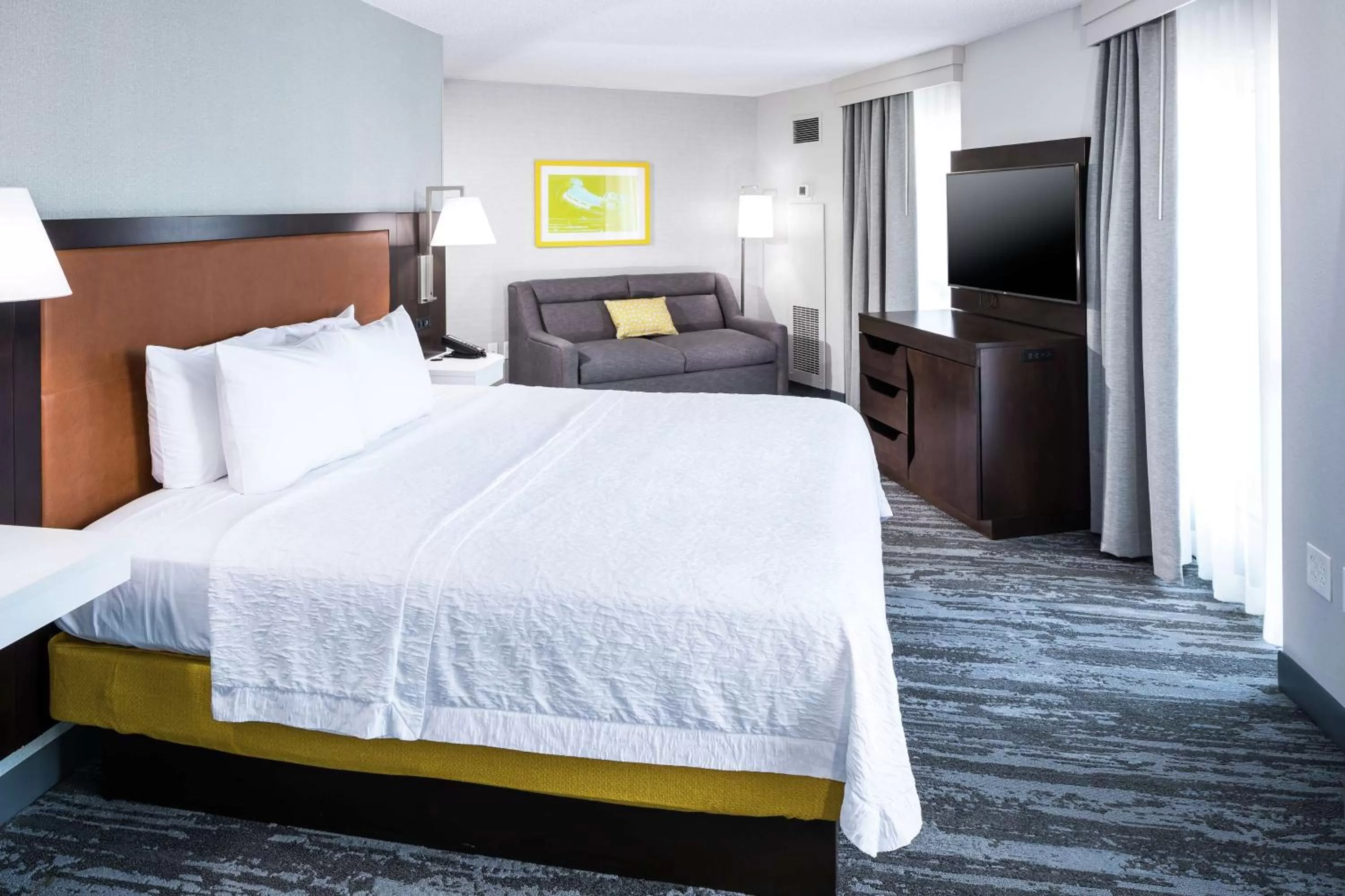 Bedroom, Bed in Hampton Inn & Suites Memphis-Beale Street