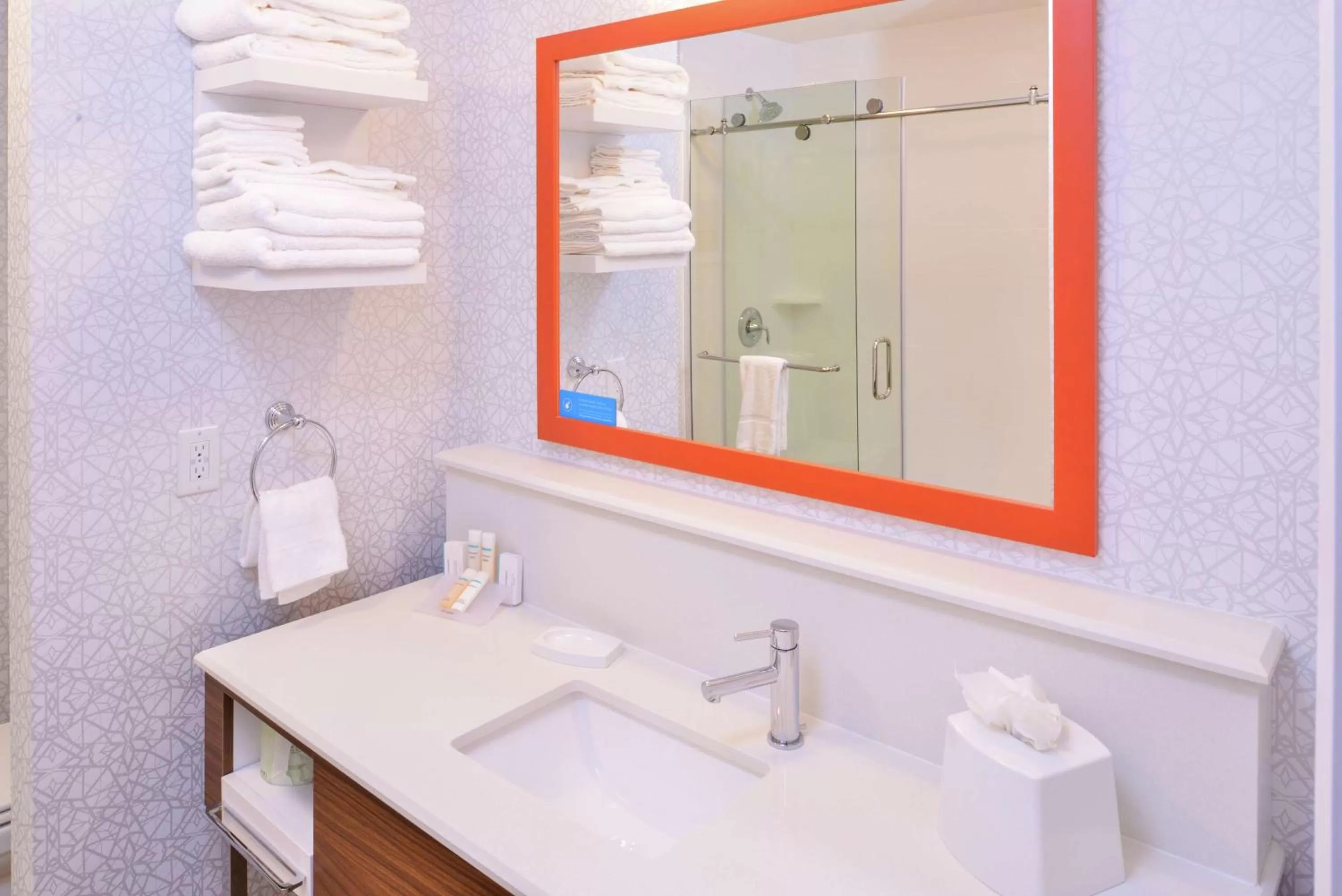 Bathroom in Hampton Inn Lakeville Minneapolis, Mn