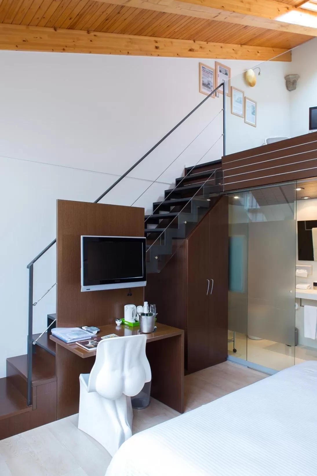 Spring, Bed in Hotel Museu Llegendes de Girona