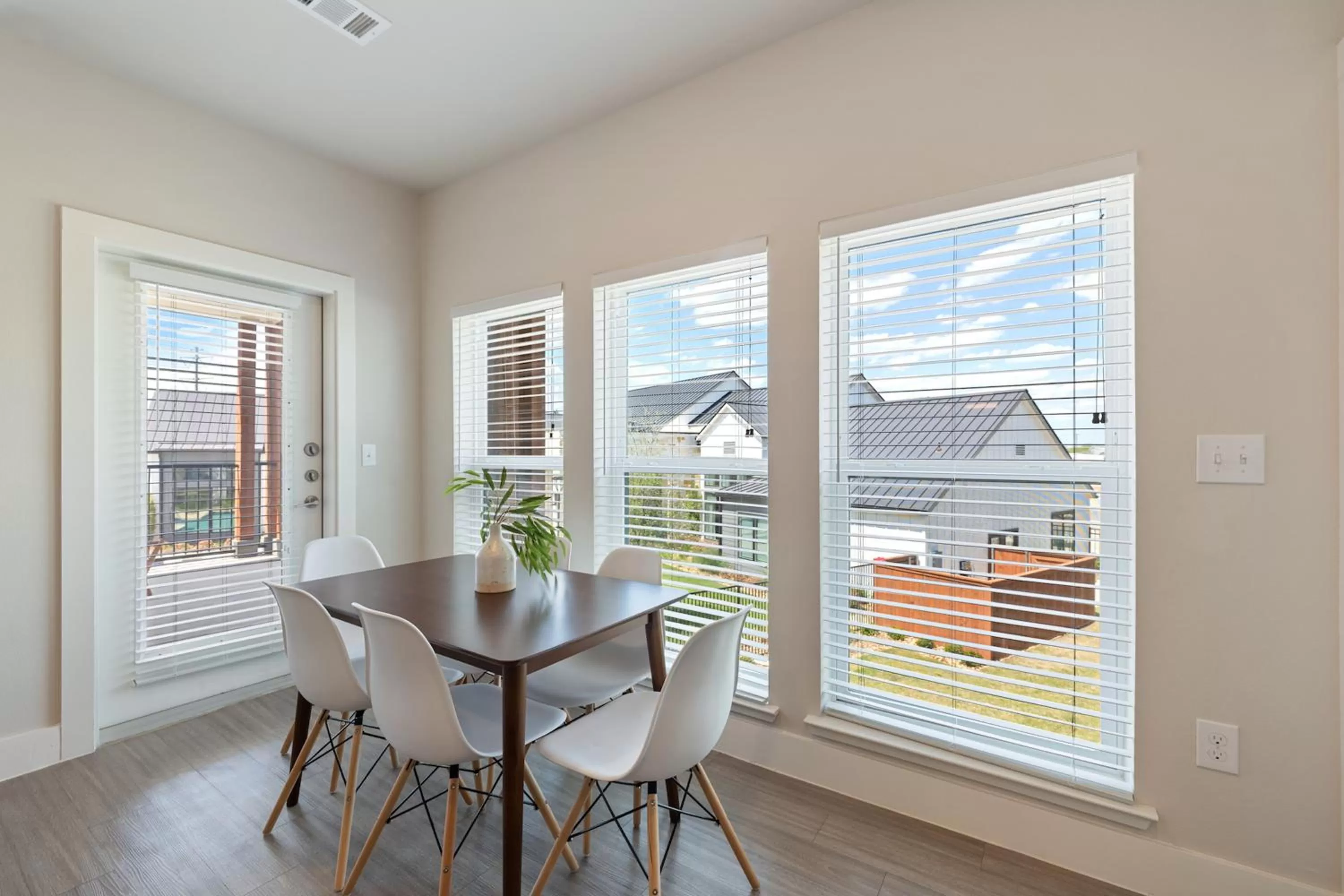 Dining Area in Kasa Southeast-Airport Austin