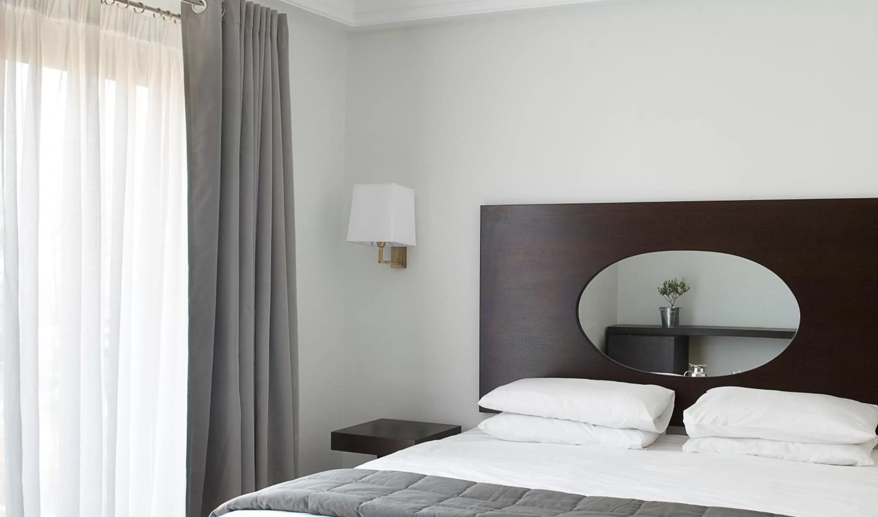 Patio, Bed in Acropolis Hill Hotel