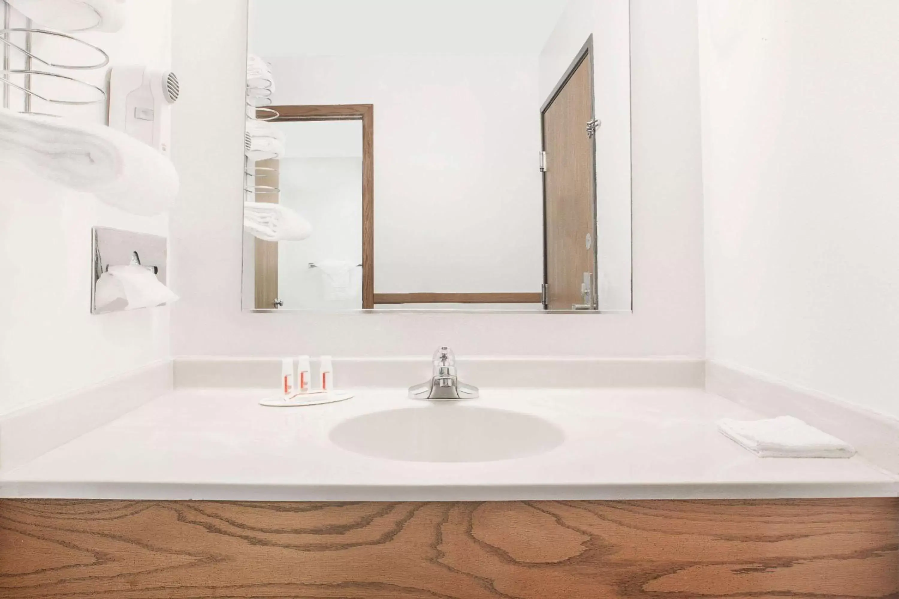 King Room - Non-Smoking in Super 8 by Wyndham Chillicothe King Room - Non-Smoking in Super 8 by Wyndham Chillicothe