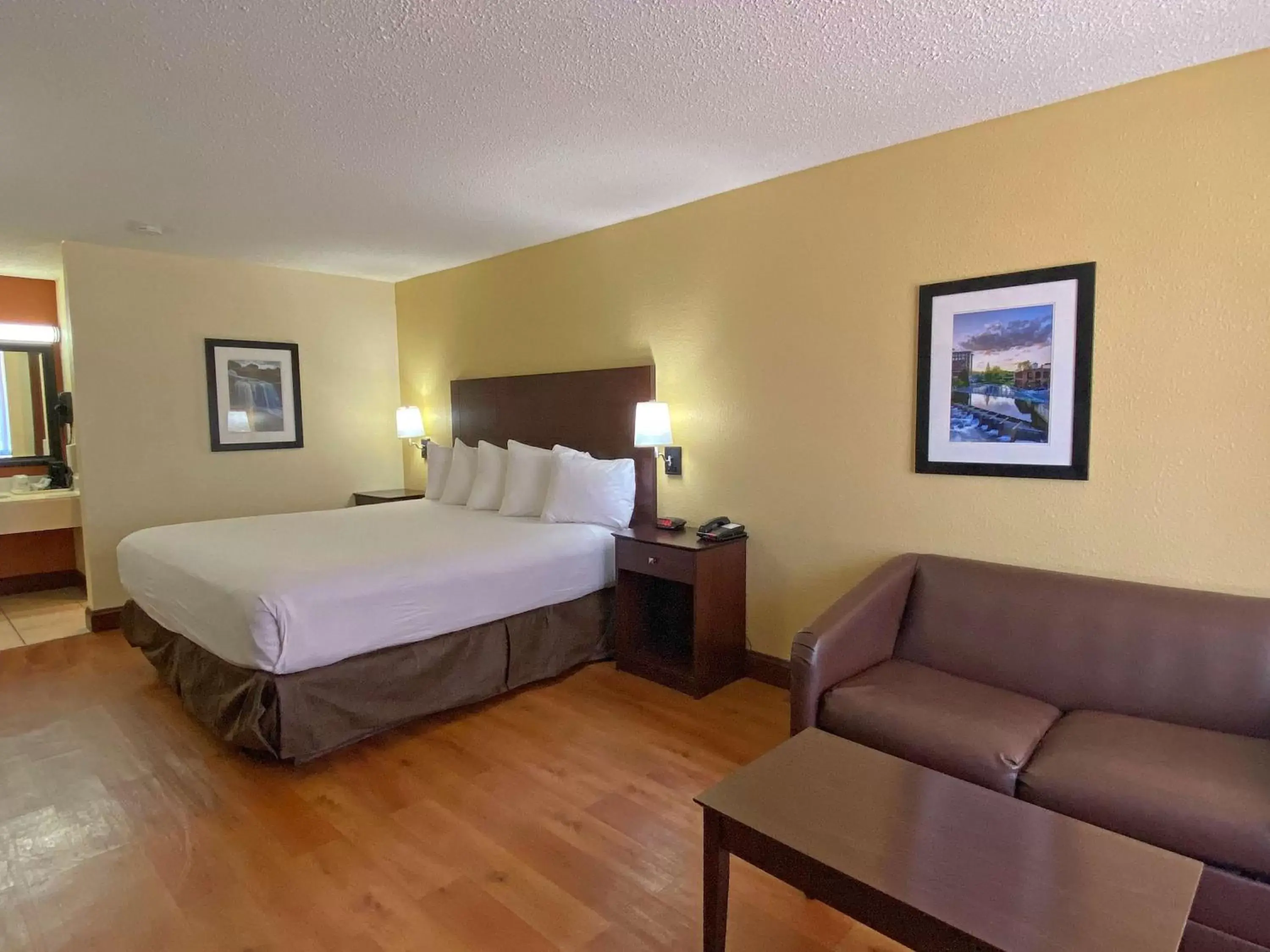 King Room with Disability Access in Best Western Greenville Airport King Room with Disability Access in Best Western Greenville Airport