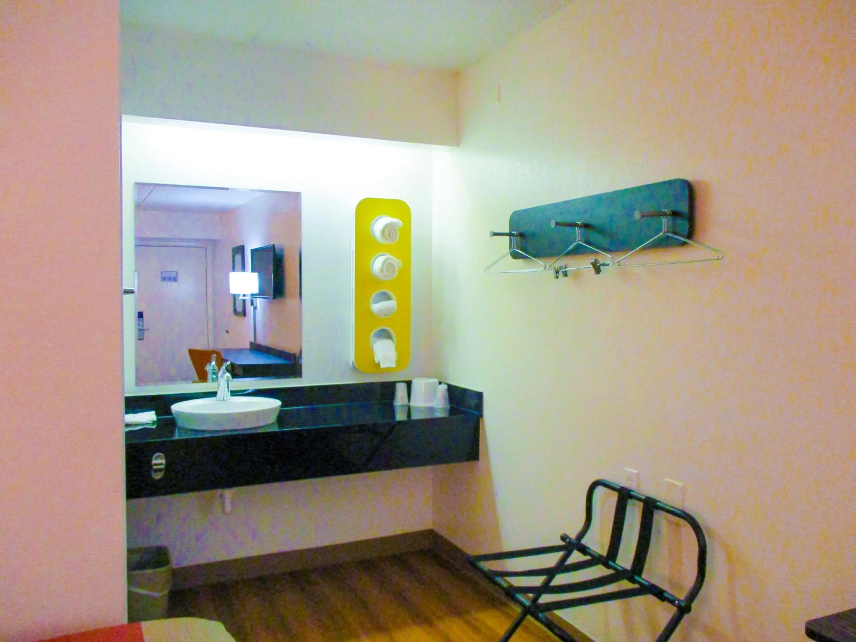 Bathroom in Motel 6-Memphis, TN - Downtown