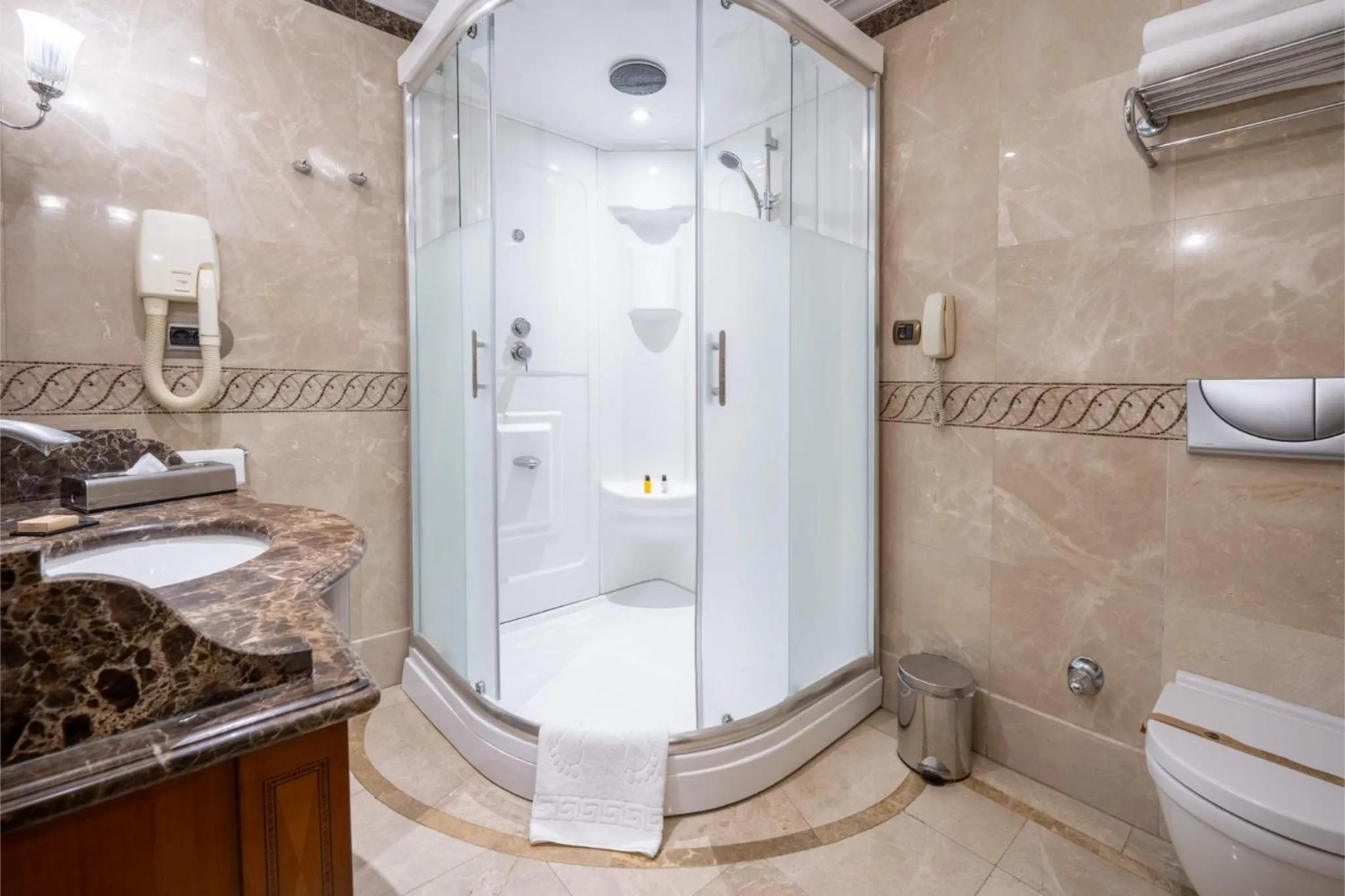 Toilet in The Central Palace Taksim