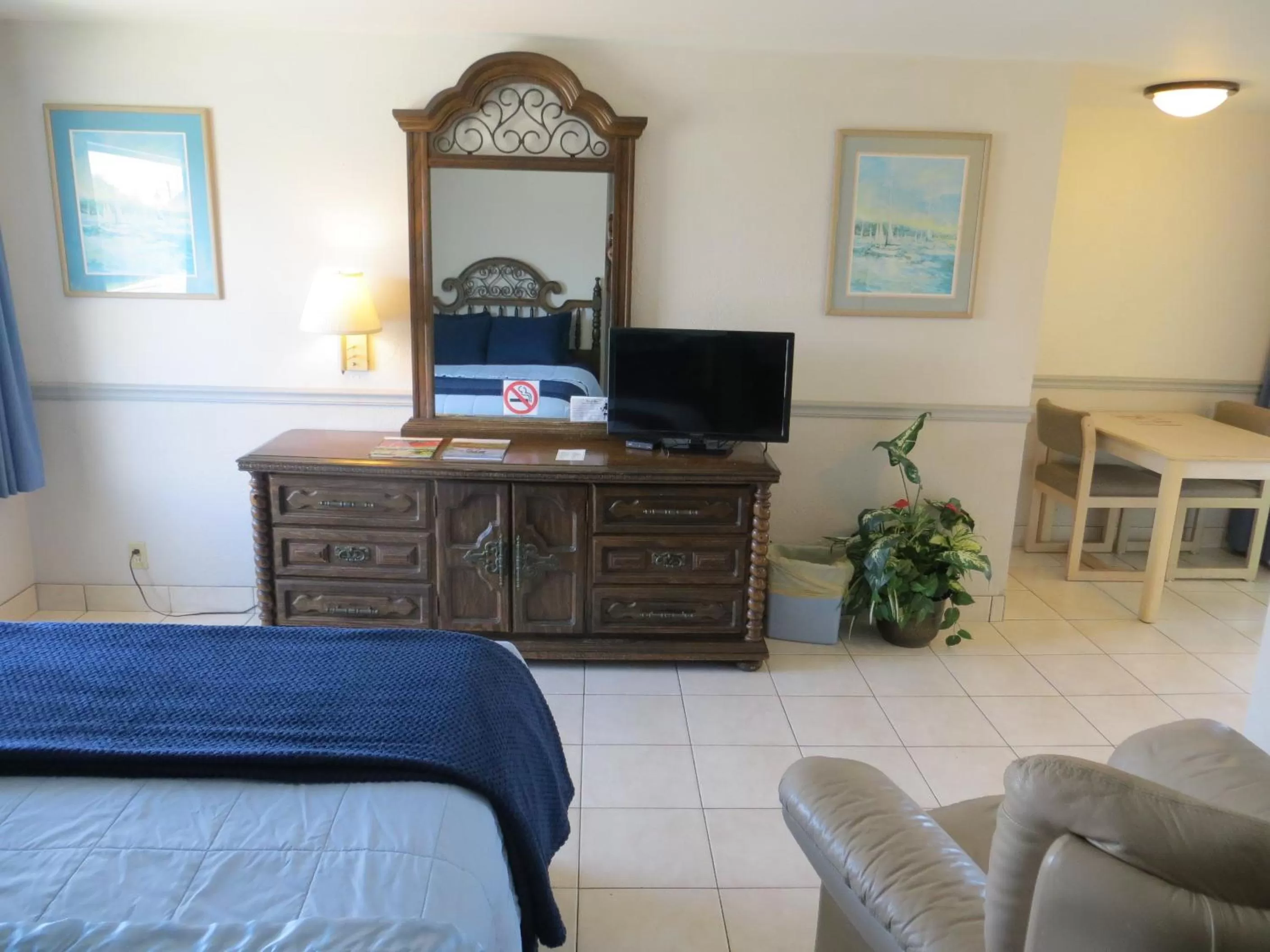 TV and multimedia in Sand Castle Motel