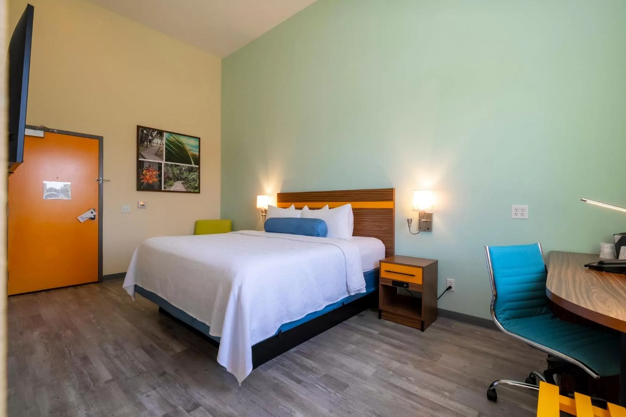 Bedroom, Bed in SPOT X Hotel Orlando Intl Dr by The Red Collection