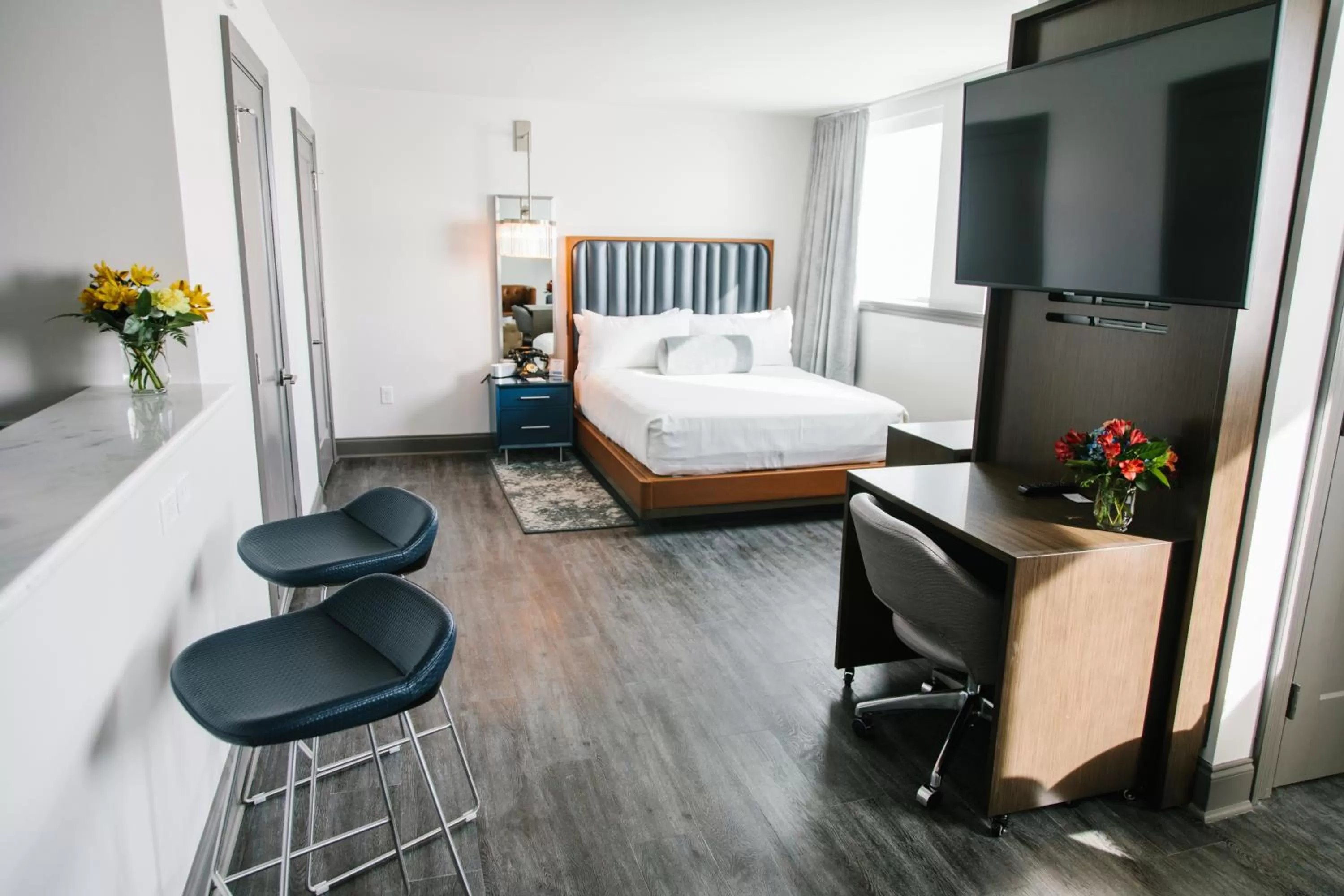 Bedroom, Bed in Hotel Legends