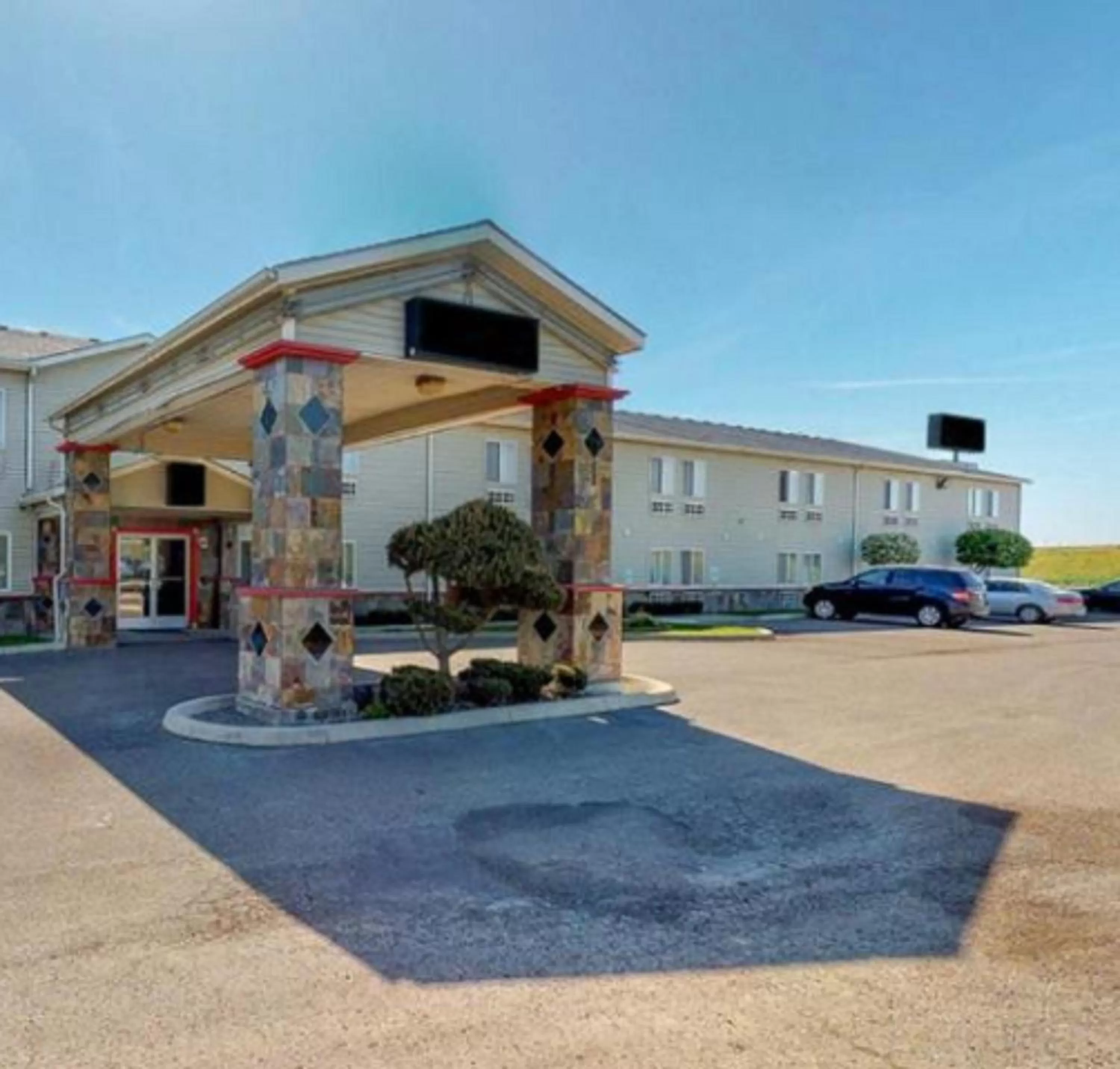 Property building in FairBridge Inn & Suites Sunnyside