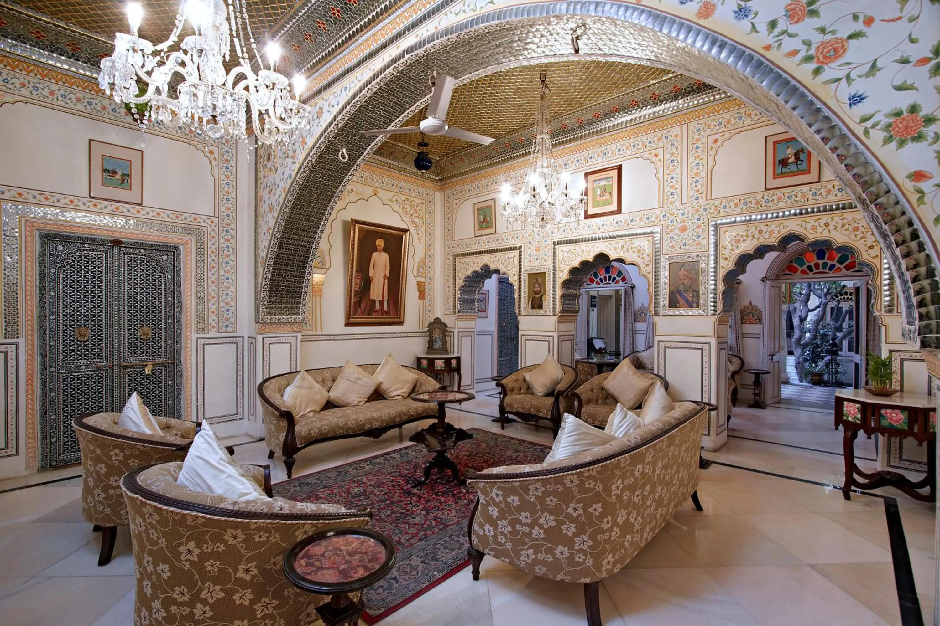 Lounge or bar in Alsisar Haveli - Heritage Hotel