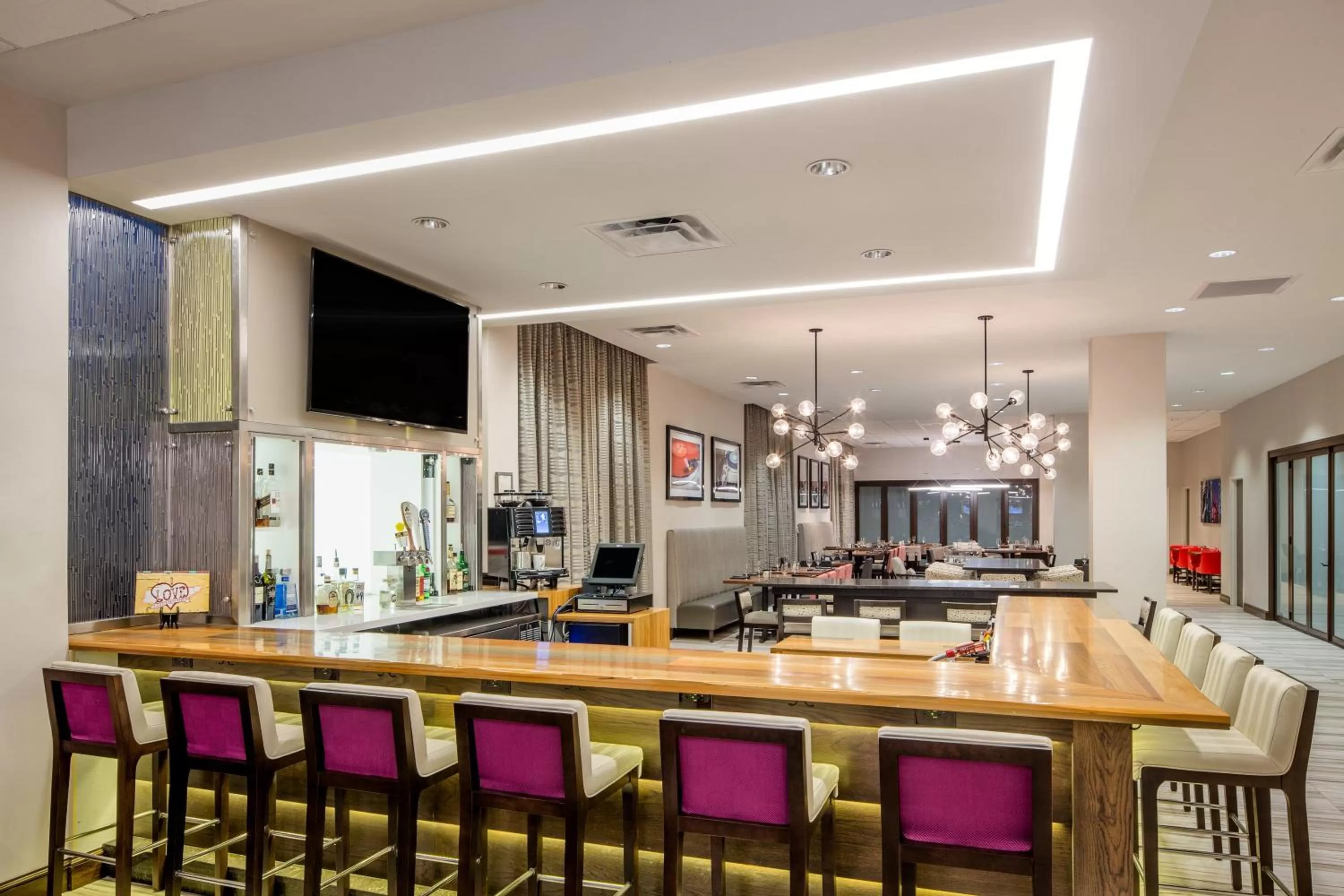 Lounge or bar in Crowne Plaza Memphis Downtown by IHG