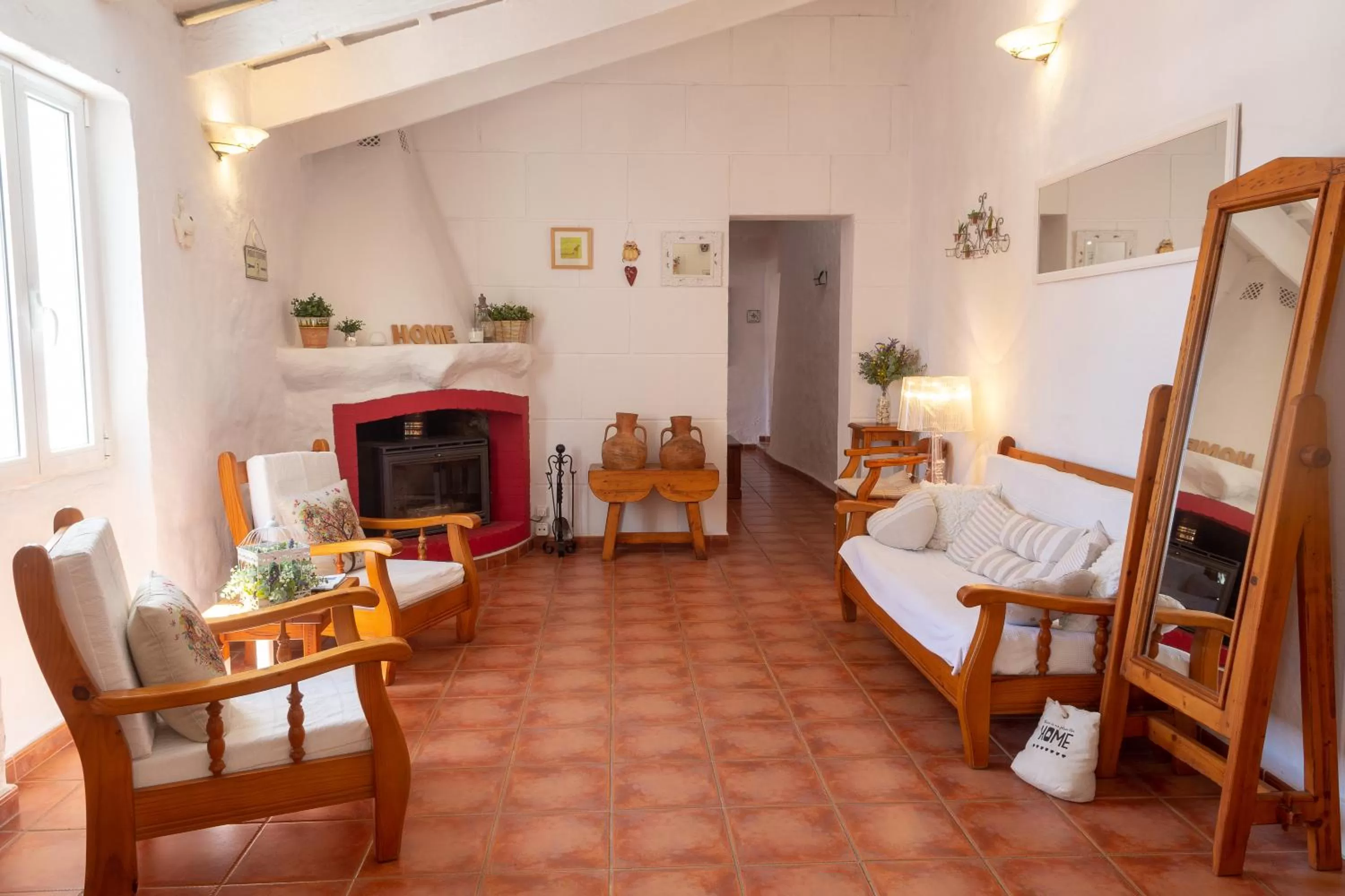 Communal lounge/ TV room in Agroturismo Binissafullet Vell