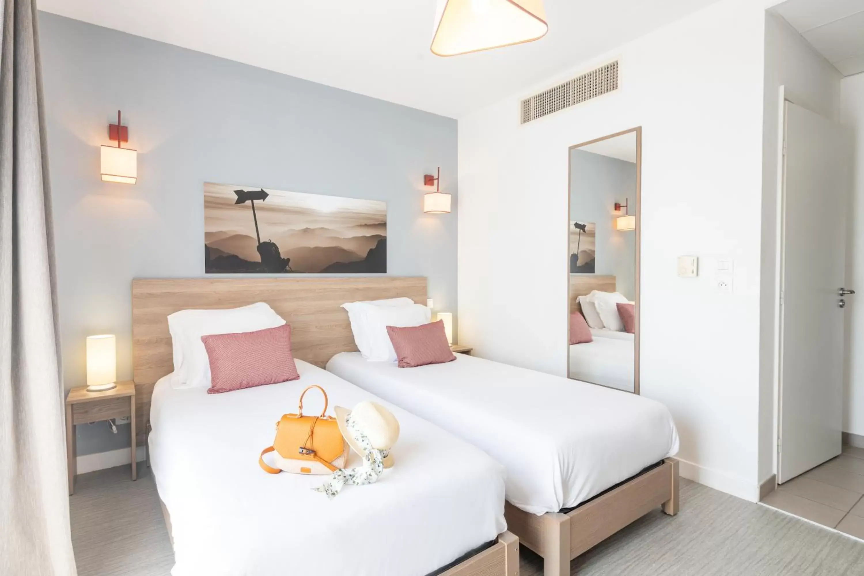 Twin Studio (1-2 People) in Comfort Aparthotel Cannes Mandelieu Twin Studio (1-2 People) in Comfort Aparthotel Cannes Mandelieu