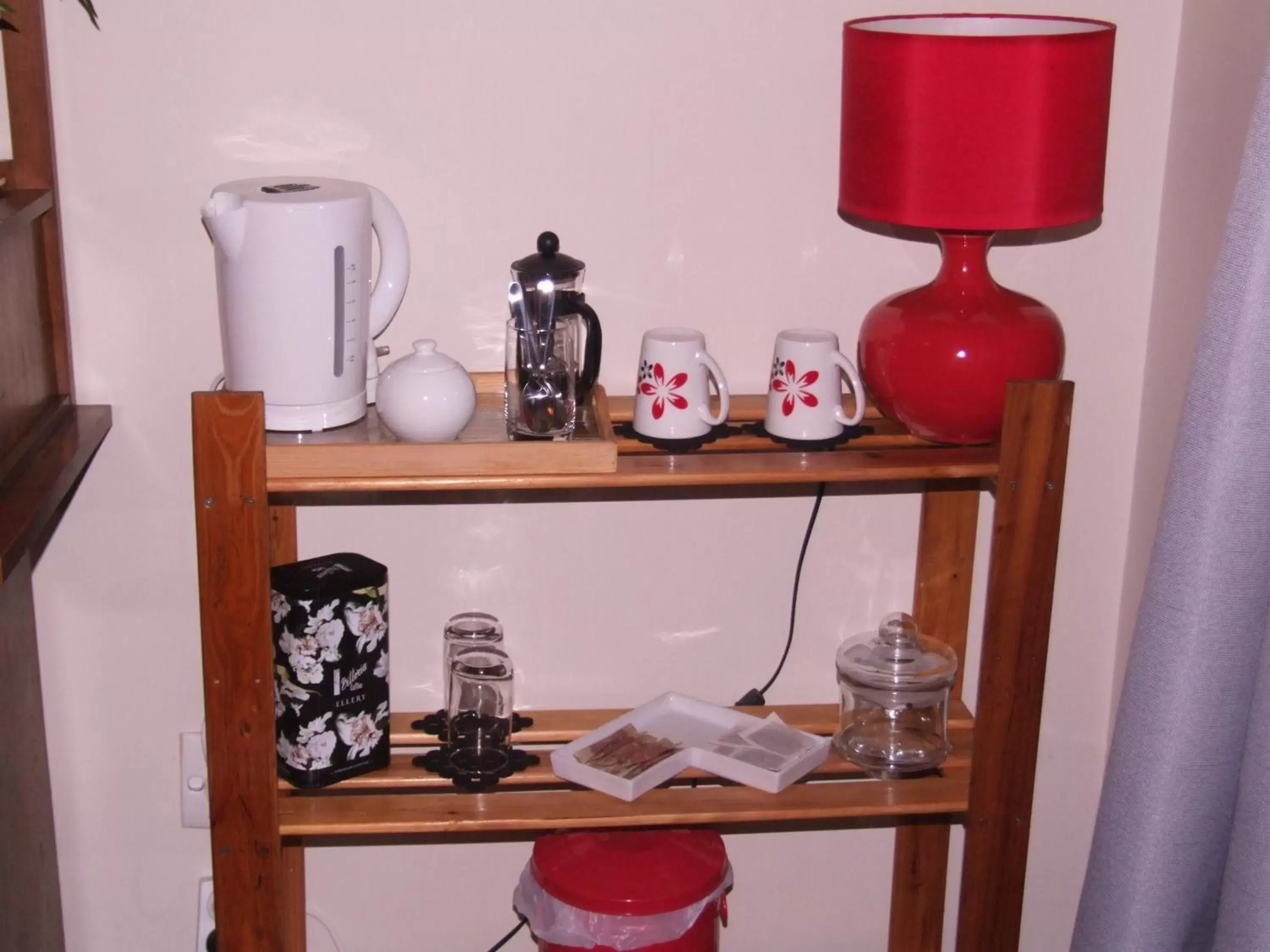 Deluxe Queen Room in Annie's BnB at 7C Deluxe Queen Room in Annie's BnB at 7C