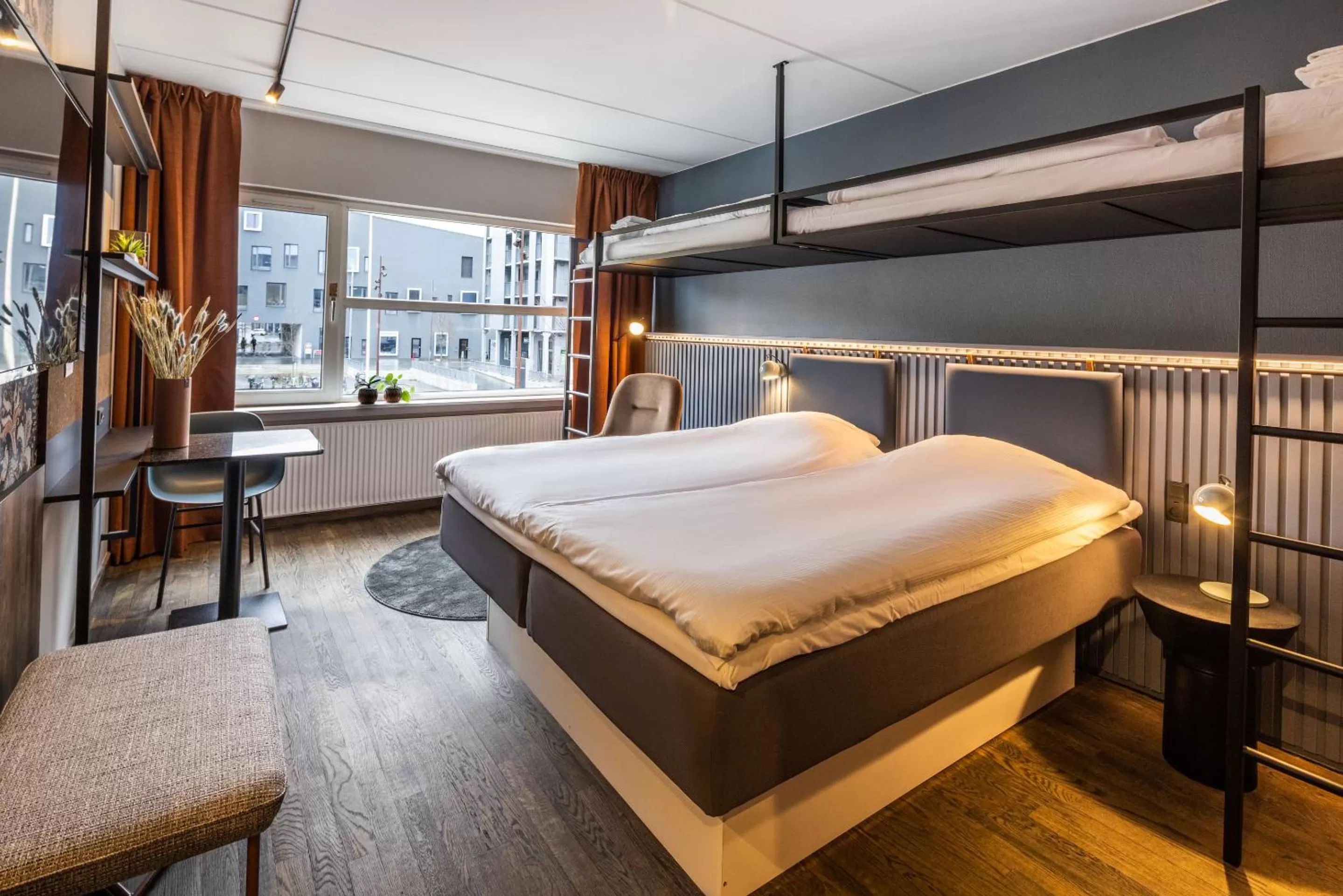 Bedroom, Bed in Pier 5 Hotel