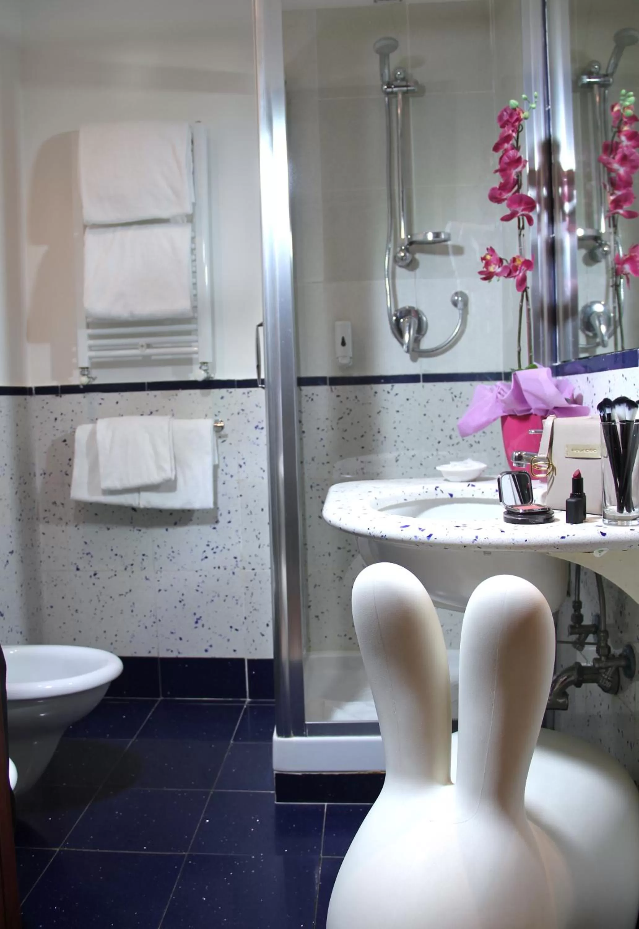 Shower in Hotel Windrose