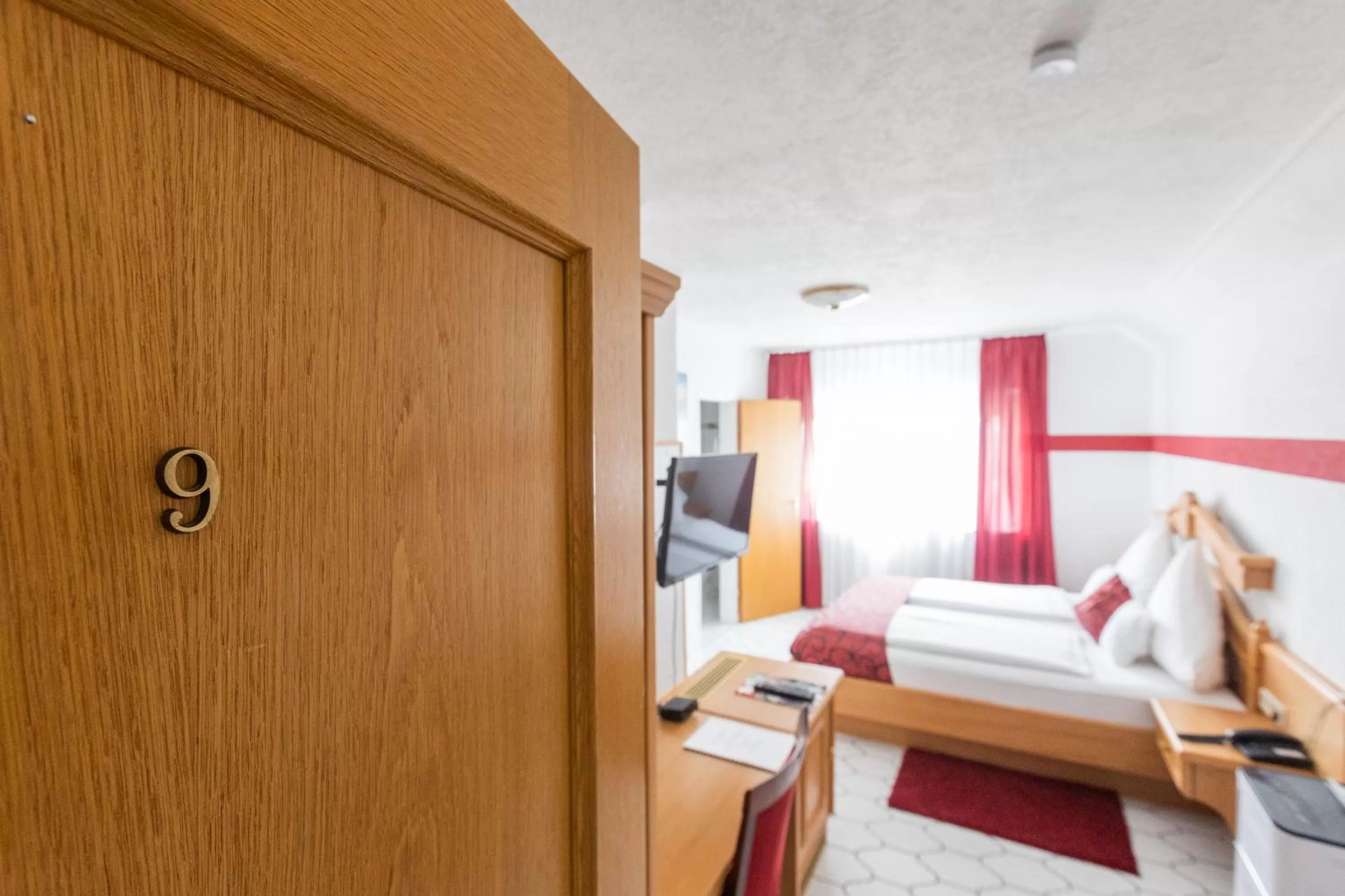 Double Room with Private Bathroom - single occupancy in Hotel Weinhaus Wiedemann