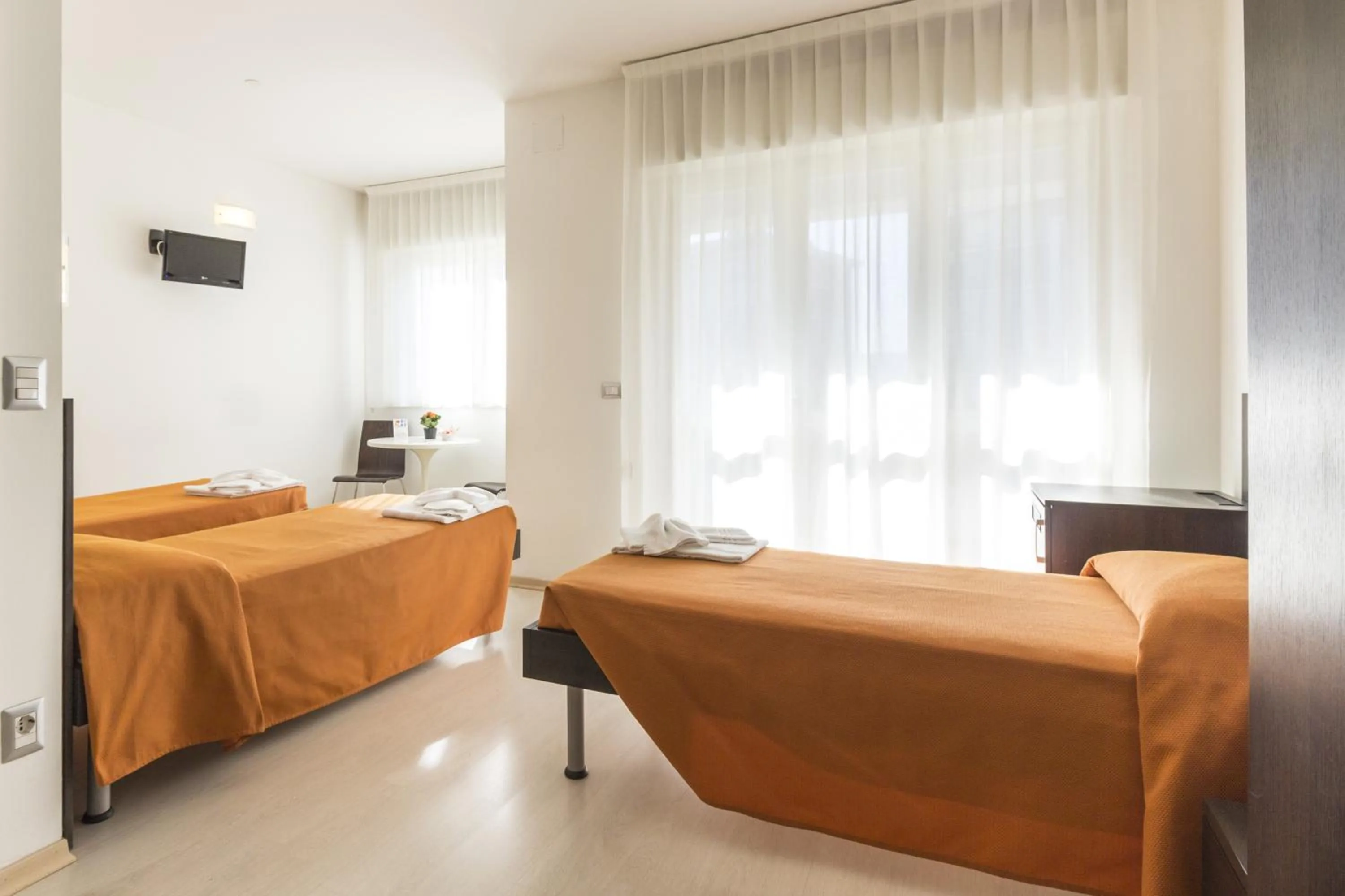 Photo of the whole room, Bed in Hotel Sharing