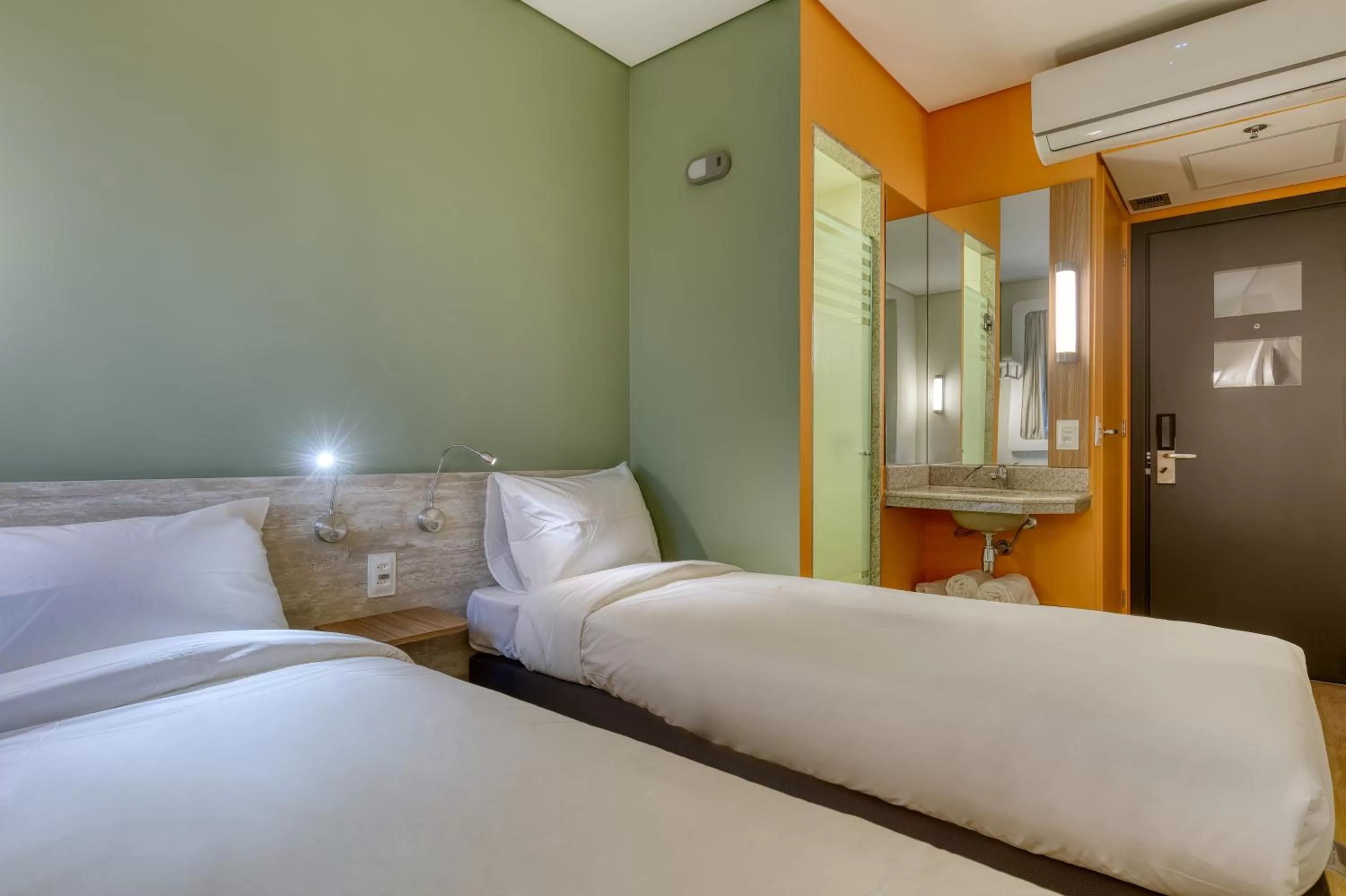 Bedroom, Bed in ibis budget BH Savassi