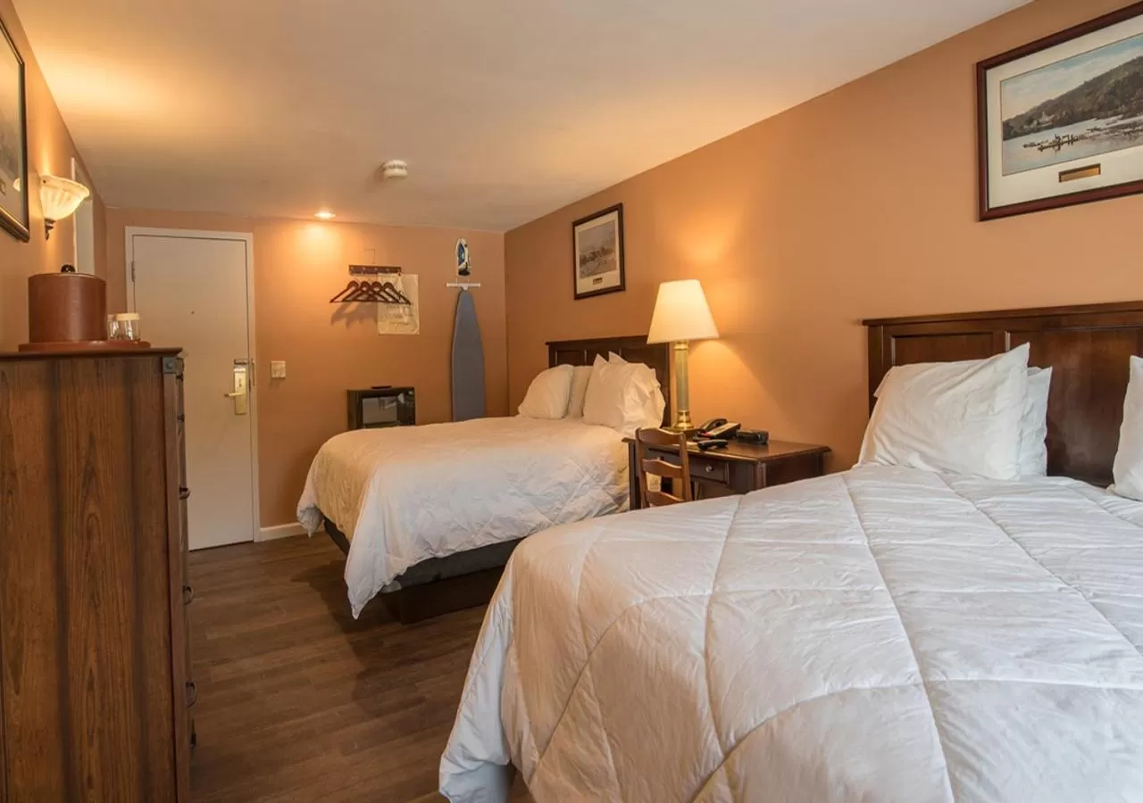 Photo of the whole room, Bed in Shawnee Inn and Golf Resort