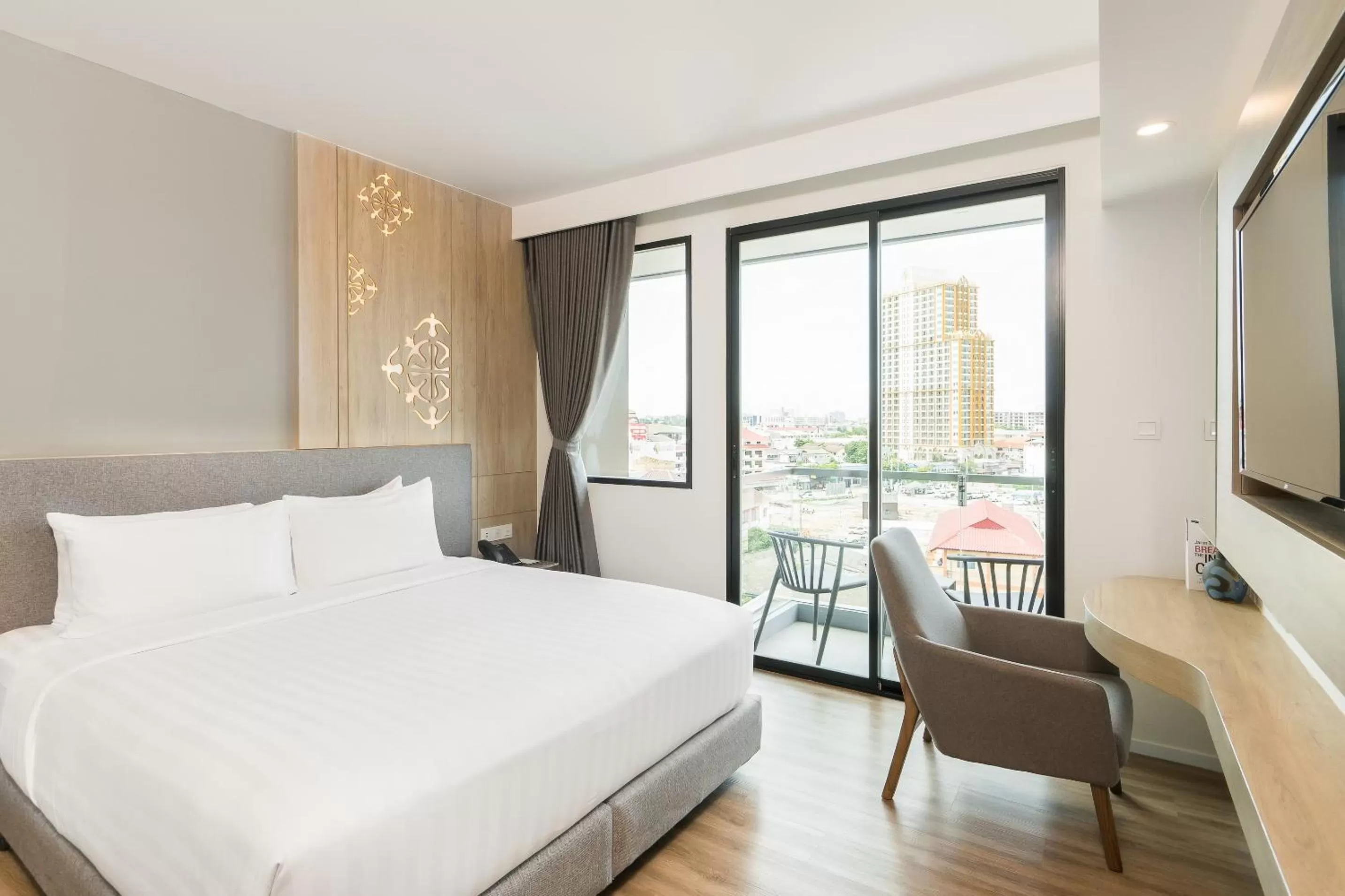 Bed in Hotel Amber Pattaya