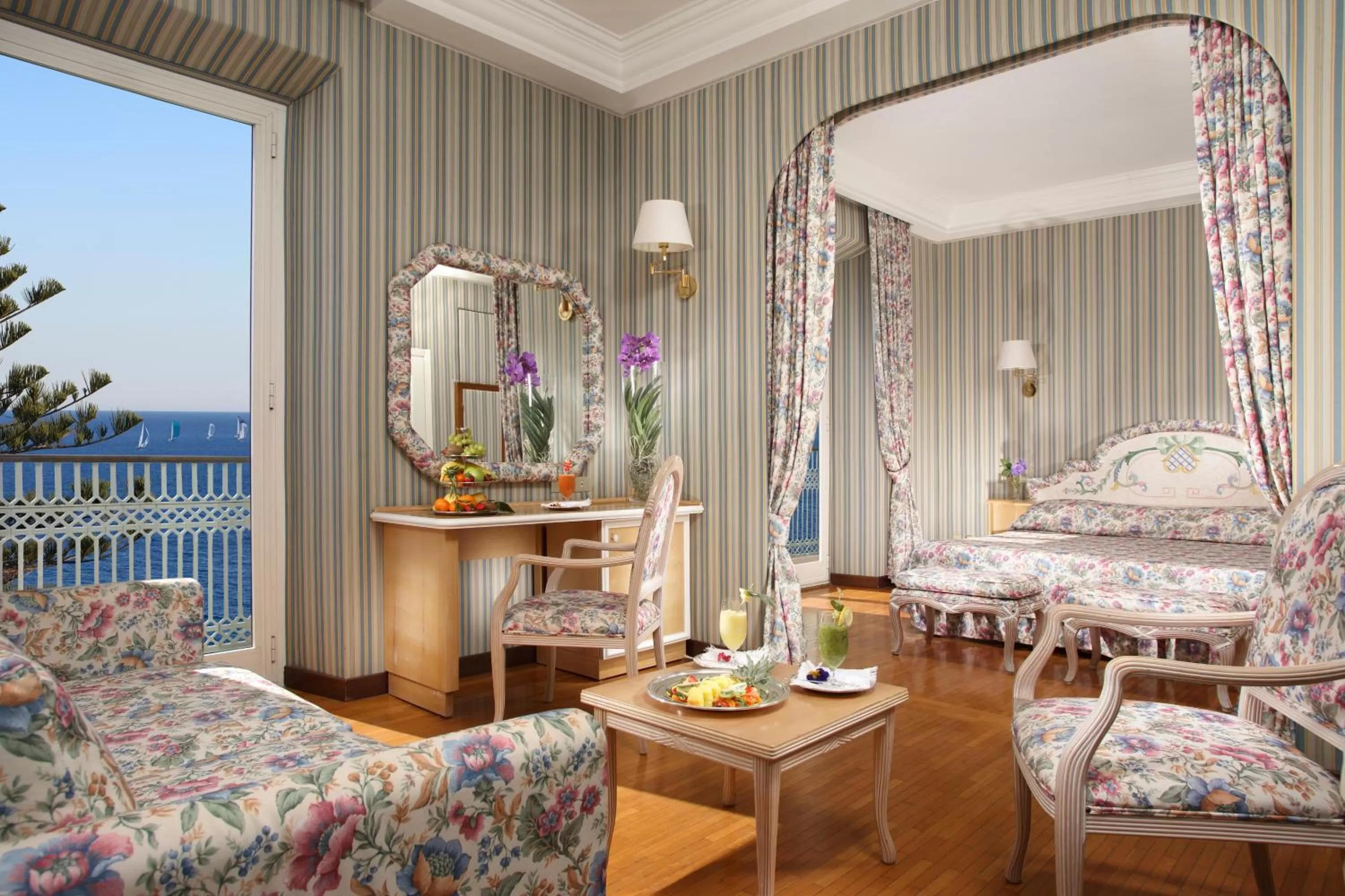 Junior Suite with Sea View in Royal Hotel Sanremo