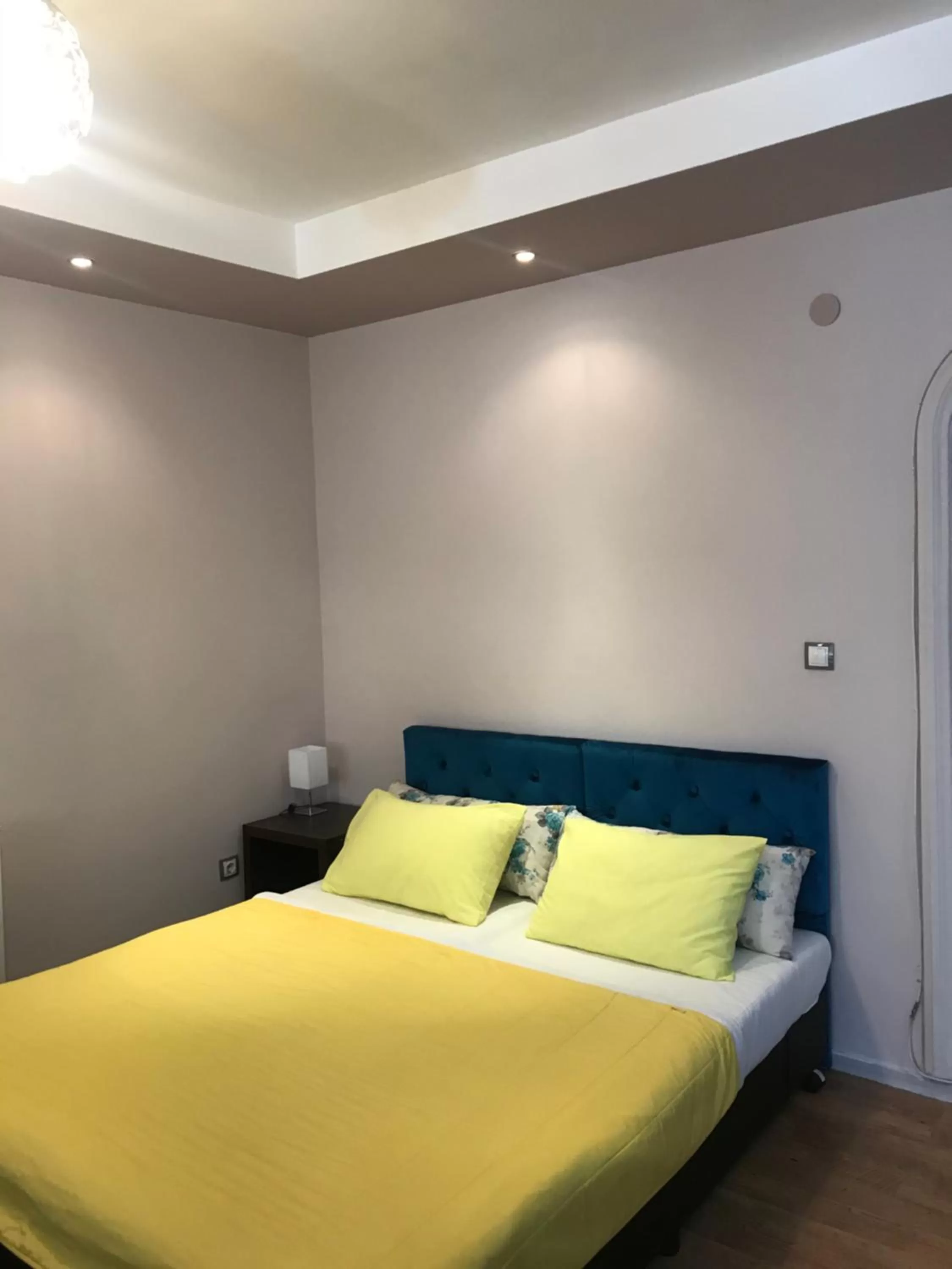 Bed in White Rose Family Guest House