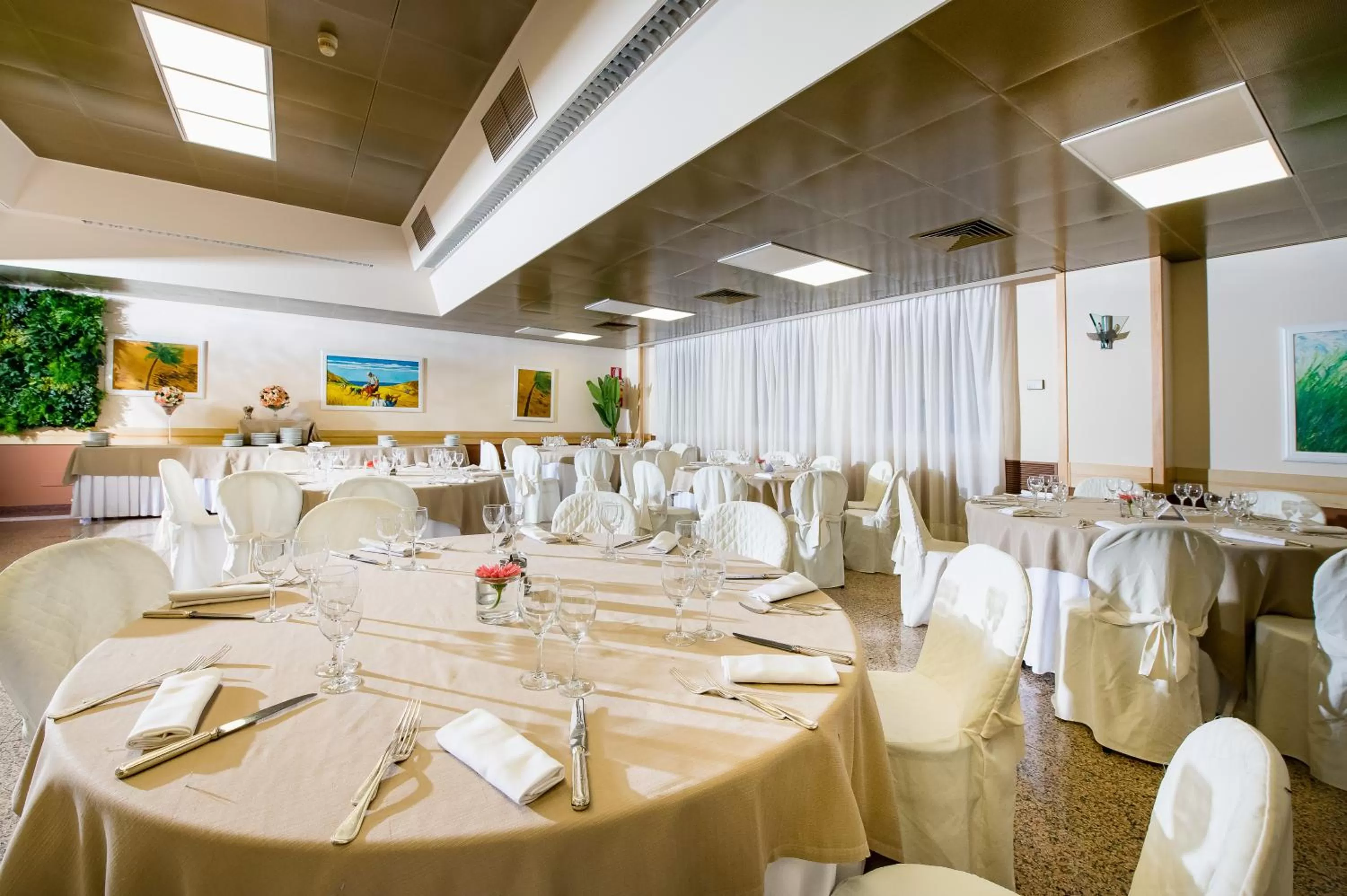 Restaurant/places to eat in Astoria Palace Hotel