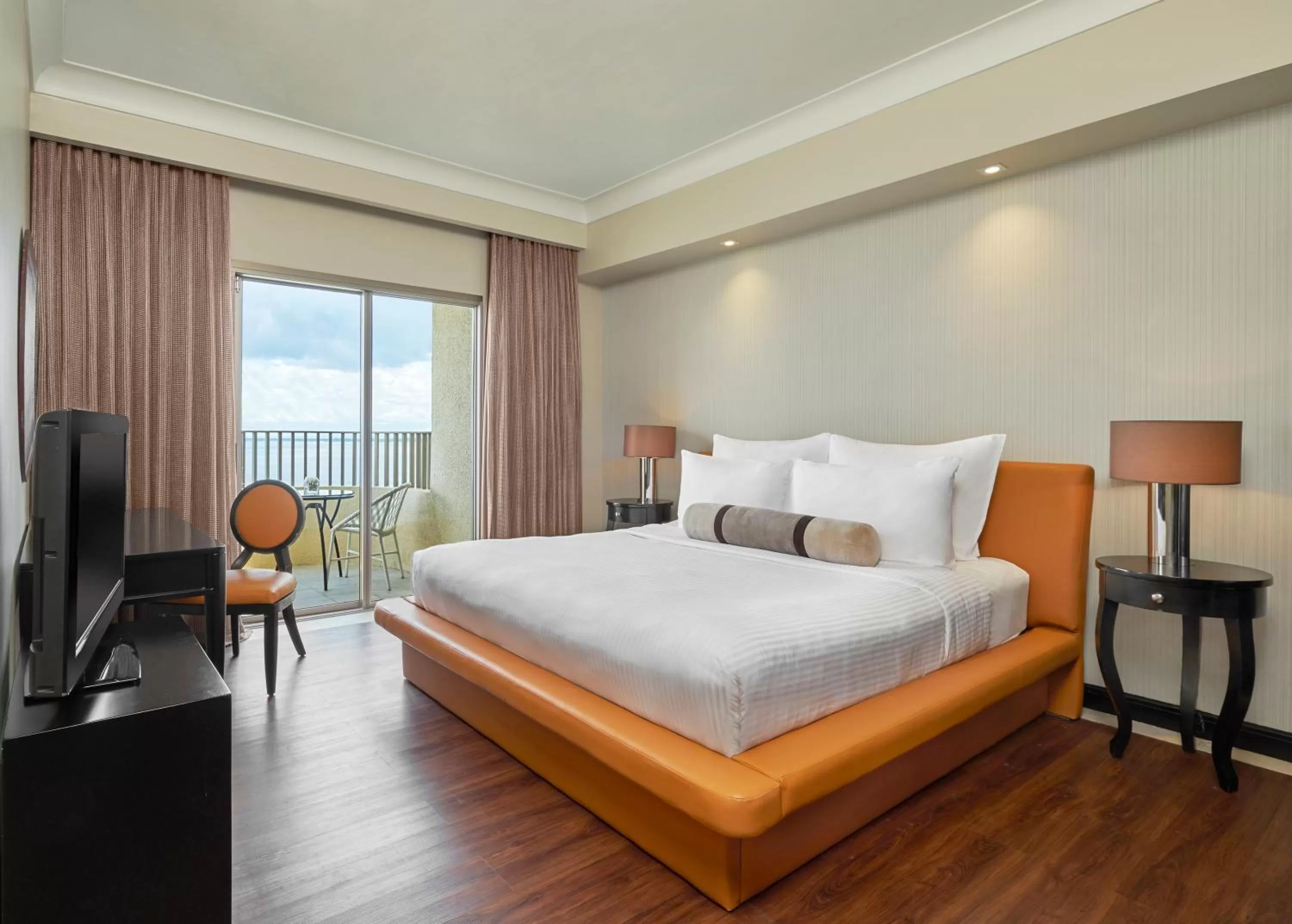 TV and multimedia, Bed in Mövenpick Hotel Mactan Island Cebu