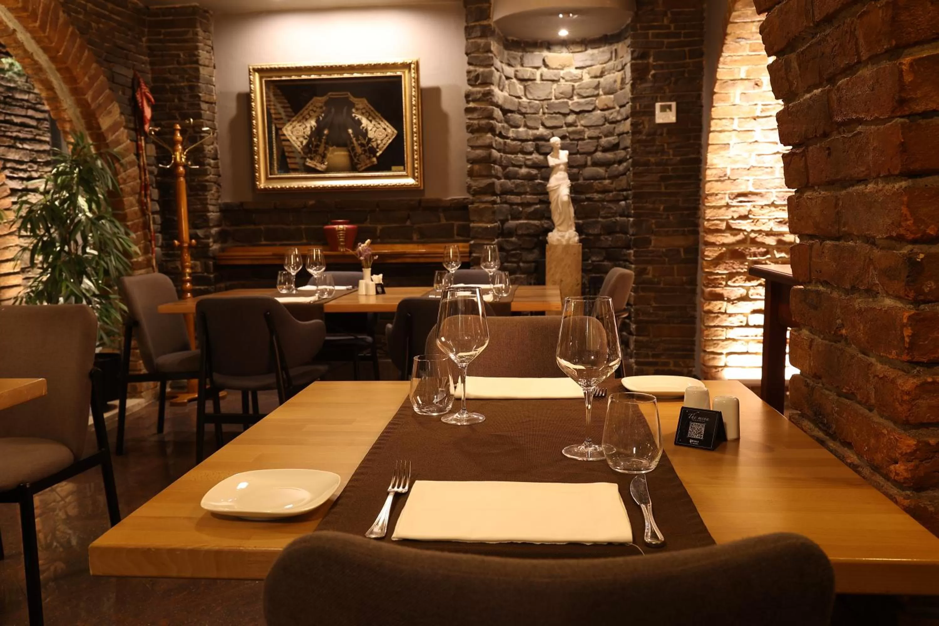 Restaurant/places to eat in Mondial Hotel