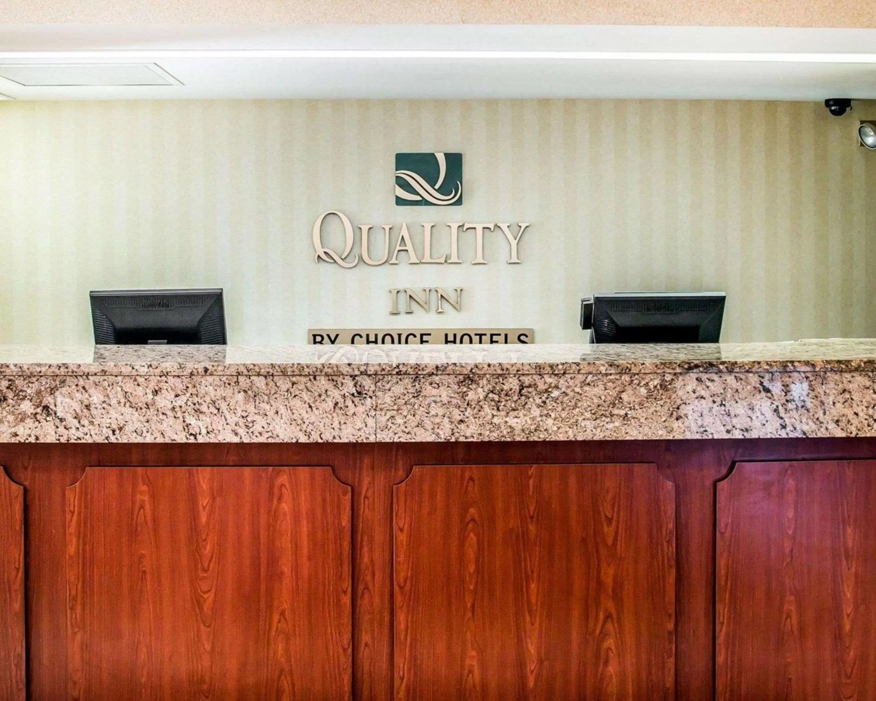 Lobby or reception in Quality Inn Holland - Toledo