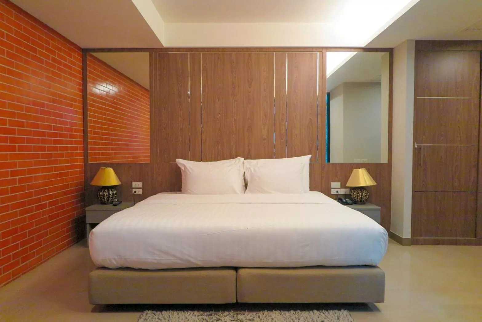 Bedroom, Bed in V20 Boutique Jacuzzi Hotel