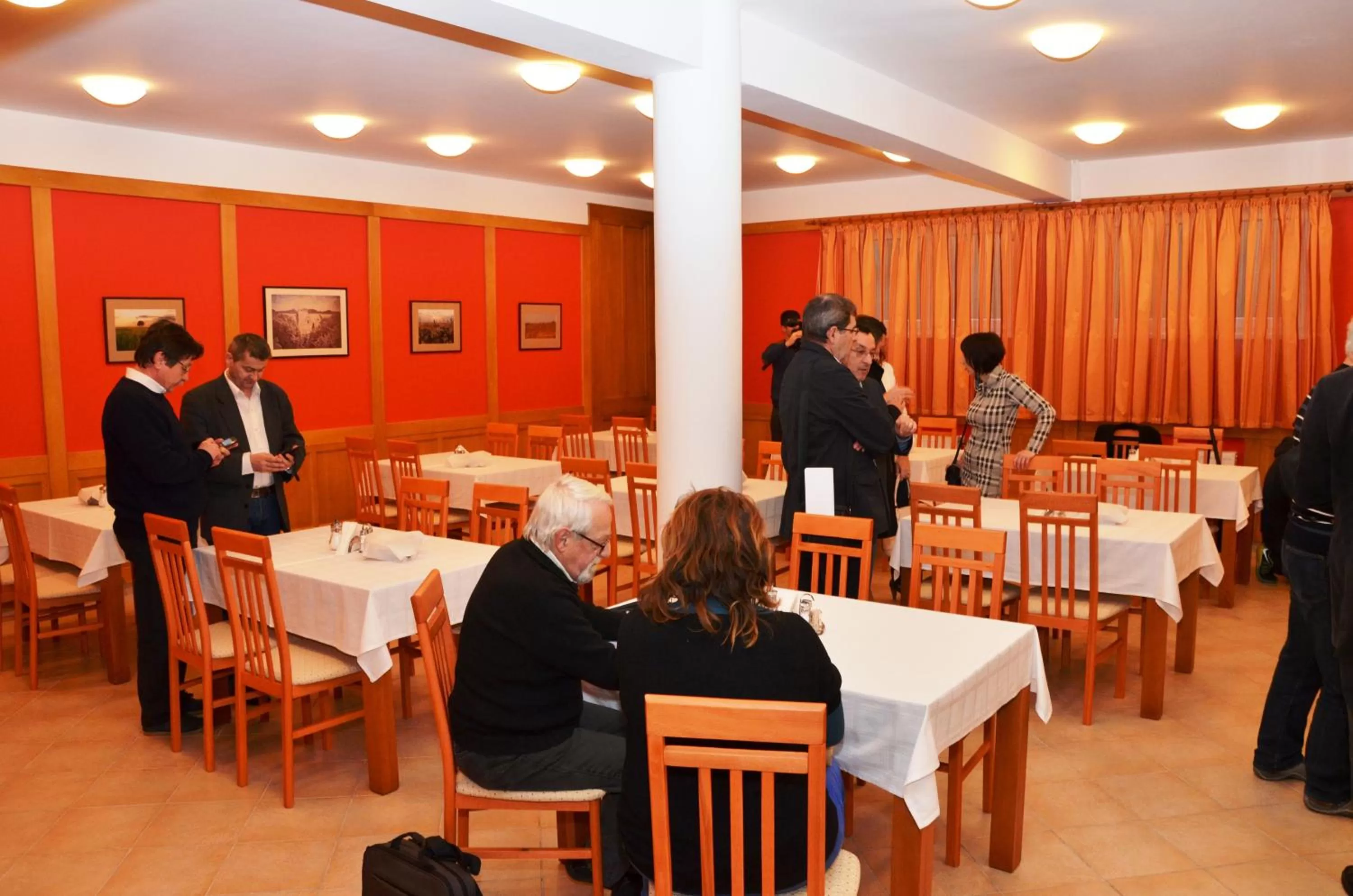 group of guests, Restaurant/Places to Eat in Art Garni Hotel