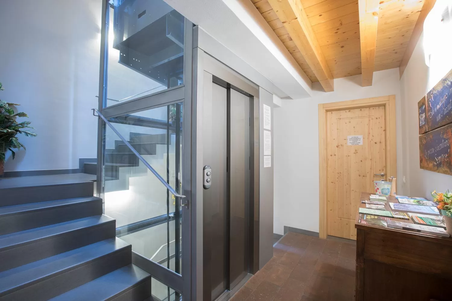 elevator, TV/Entertainment Center in B&B Del Centro