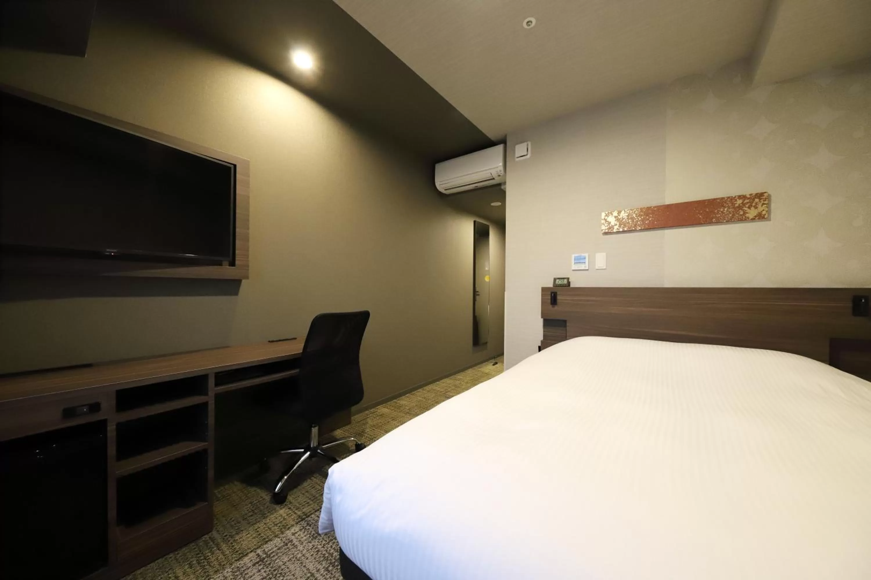 Bedroom, Bed in Smile Hotel Kanazawa Nishiguchi Ekimae