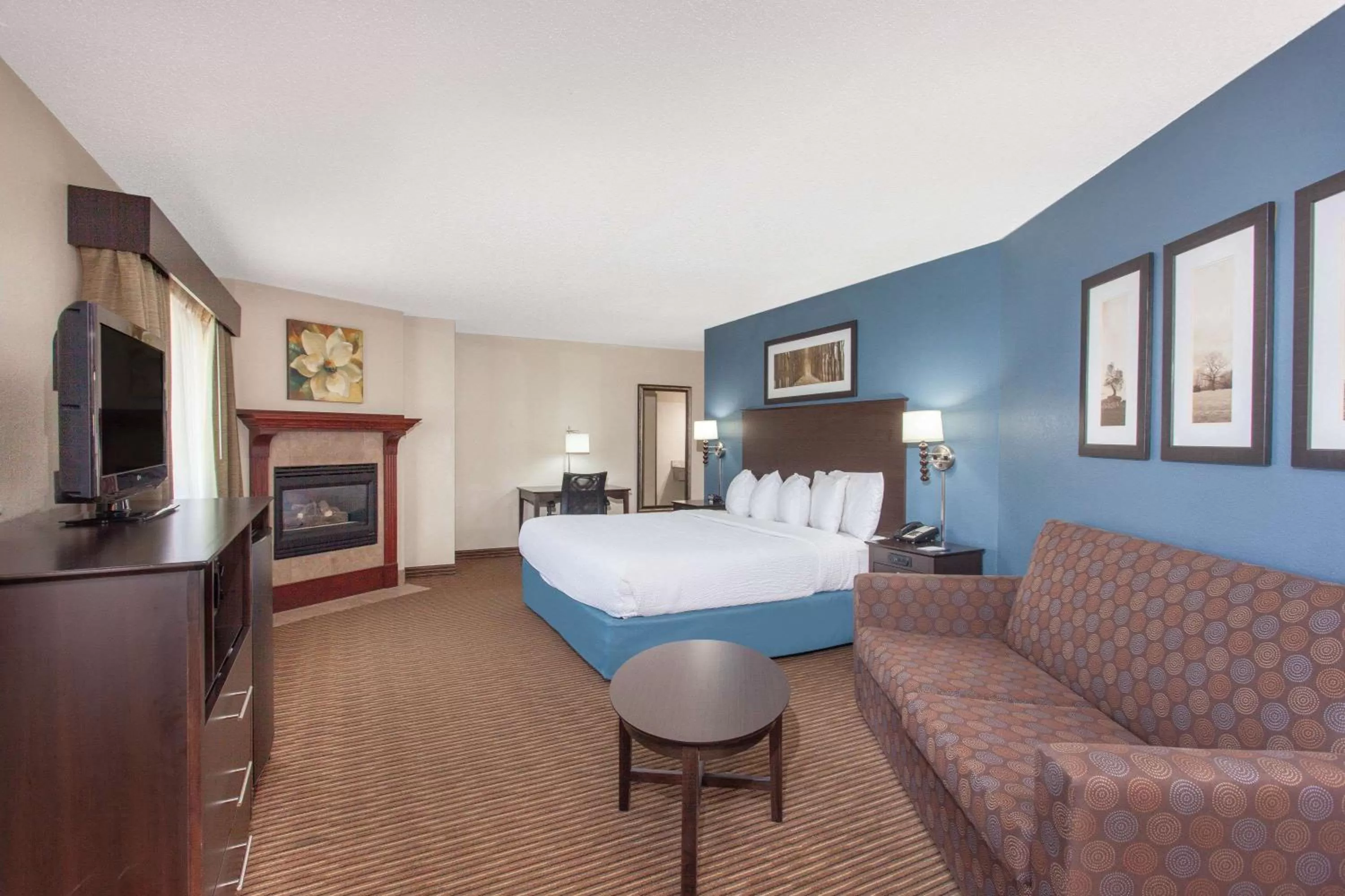 Photo of the whole room, Bed in AmericInn by Wyndham Mankato Event Center near MSU
