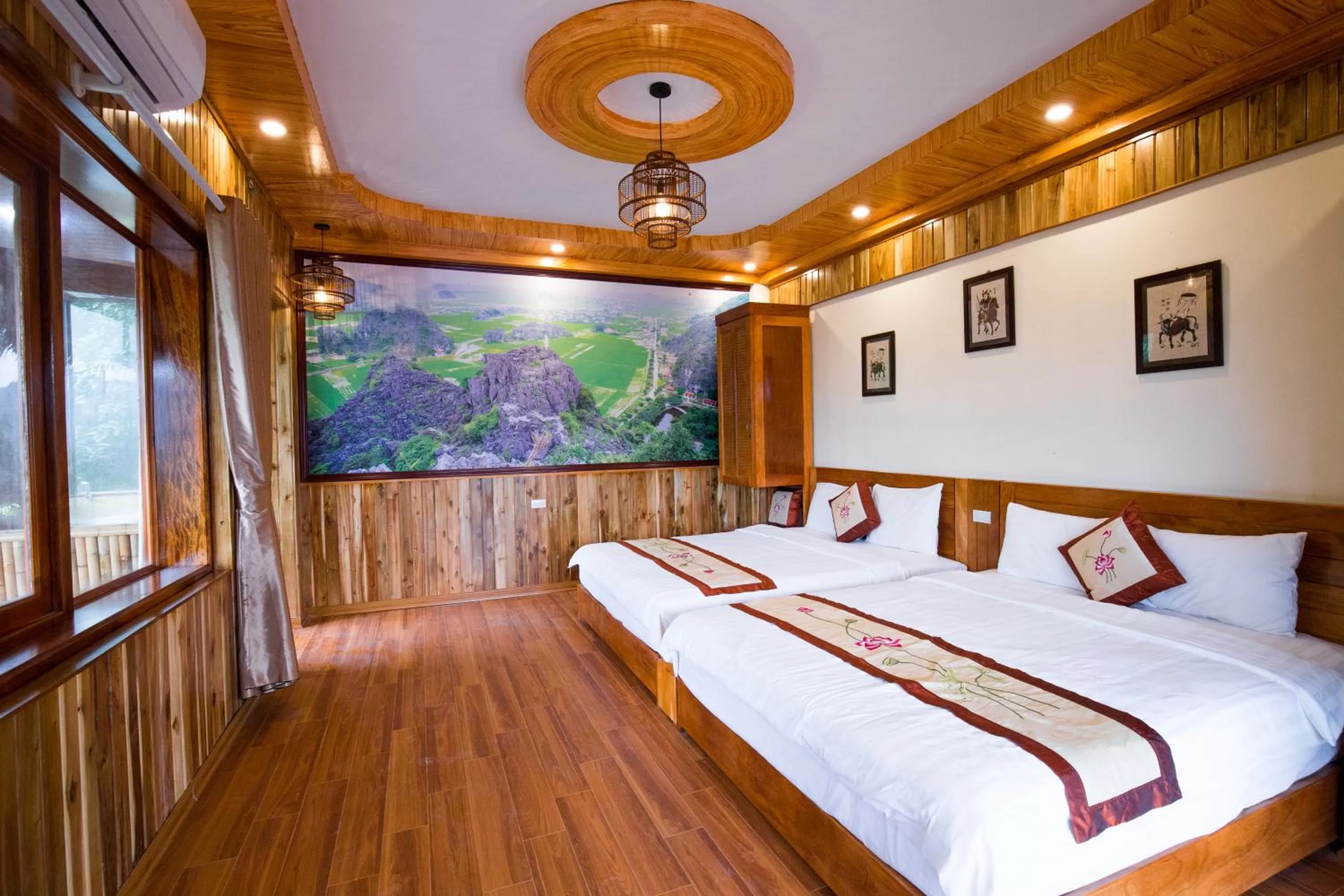 Photo of the whole room in Mua Caves Ecolodge (Hang Mua)