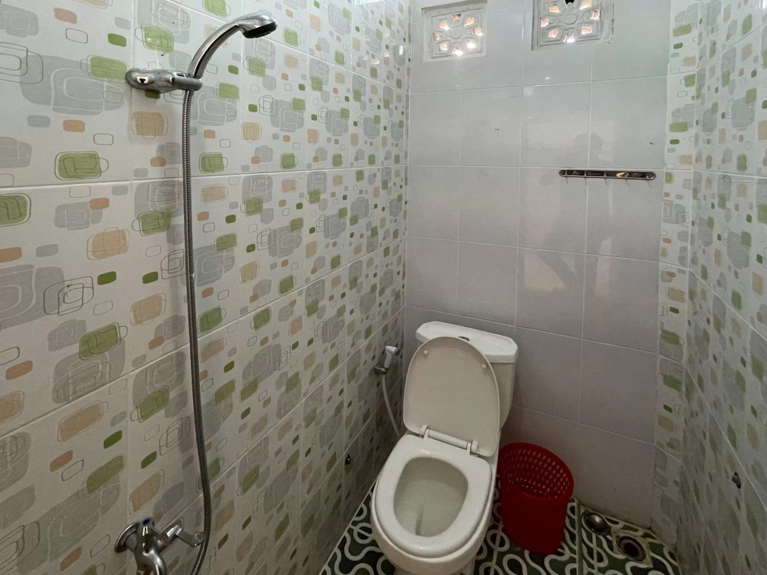 Bathroom in Valencia Homestay Redpartner