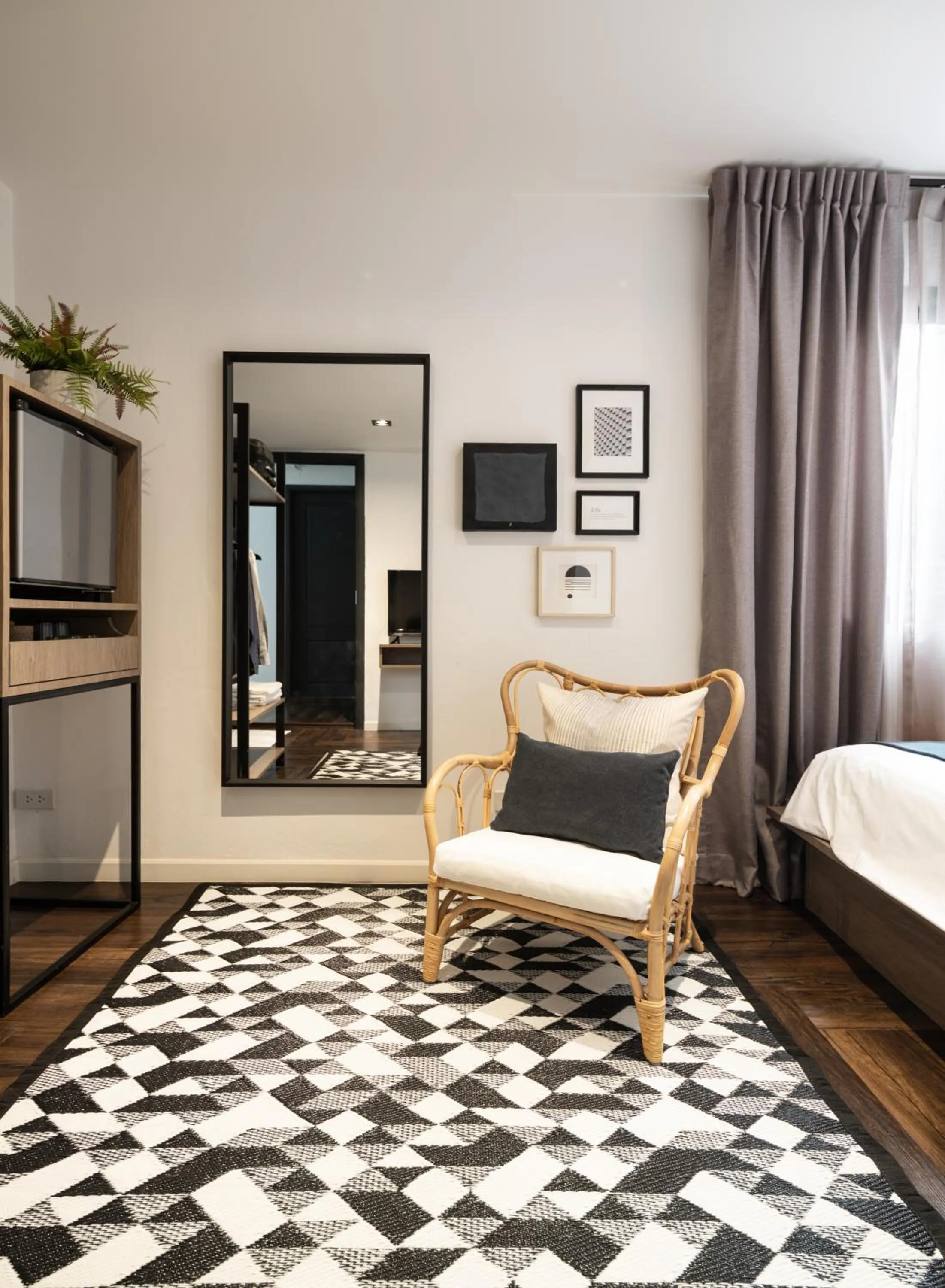 Bed in Warm Window Silom