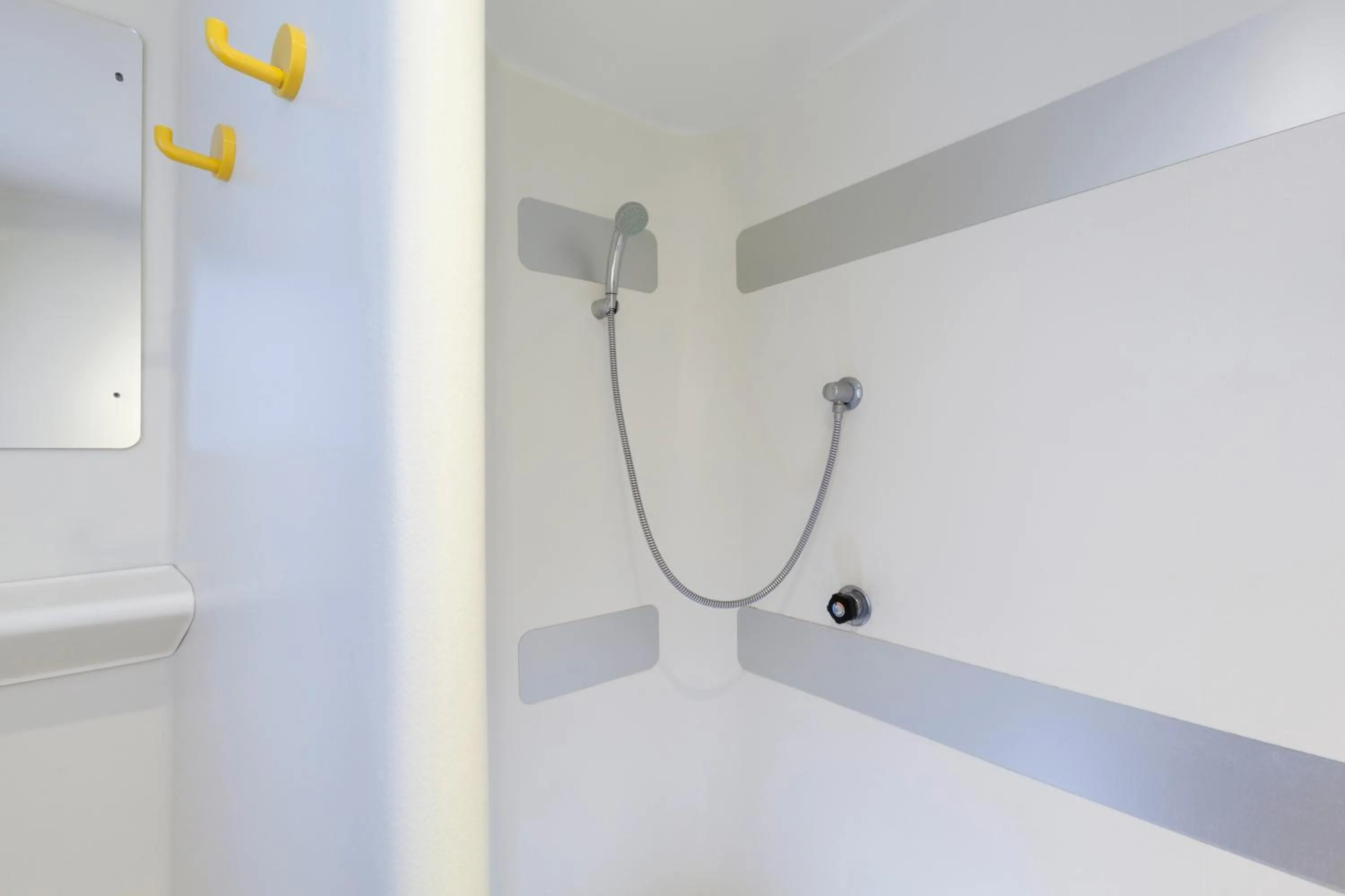 Shower in hotelF1 Evreux Sud