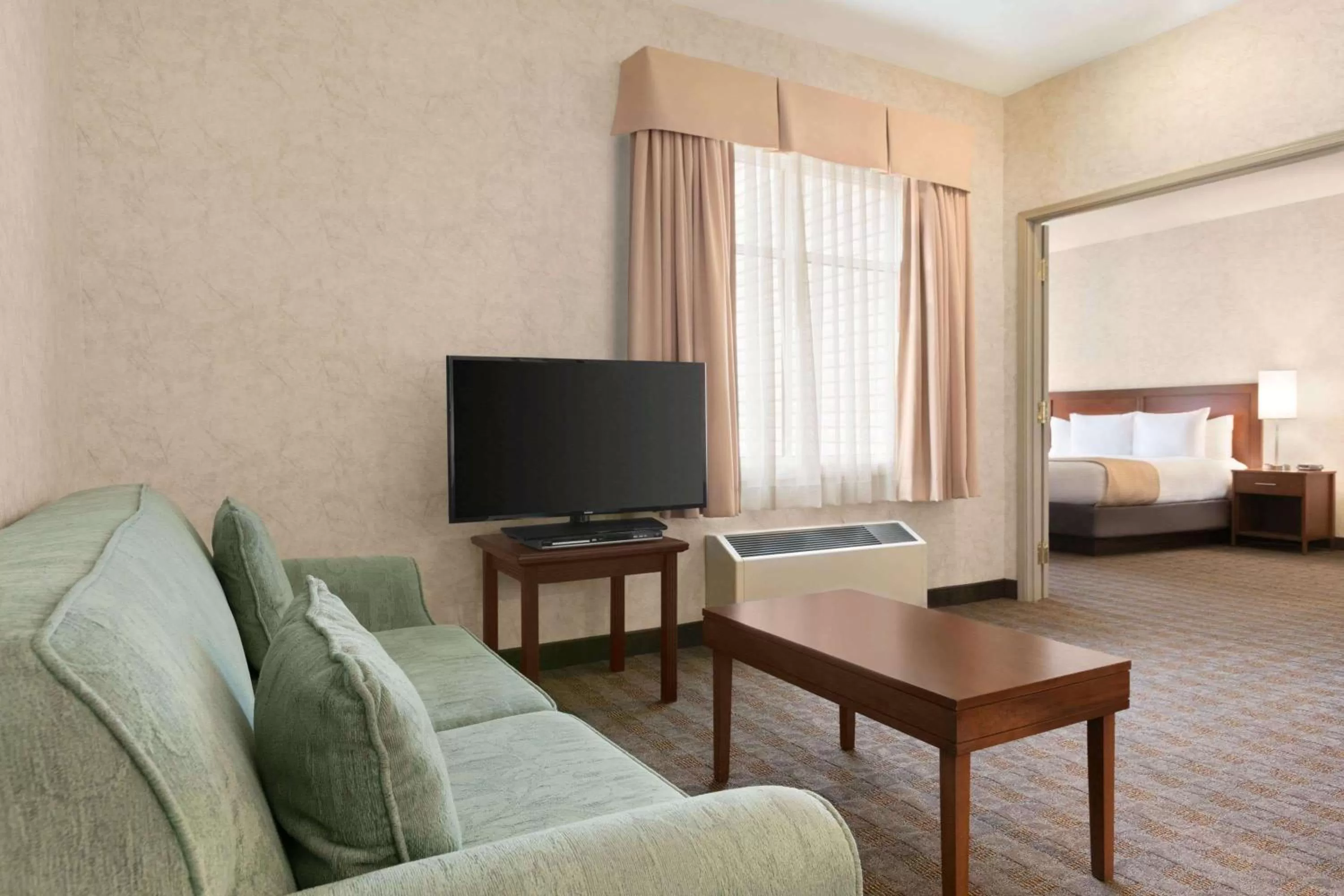 Photo of the whole room, Bed in Days Inn by Wyndham Ottawa Airport