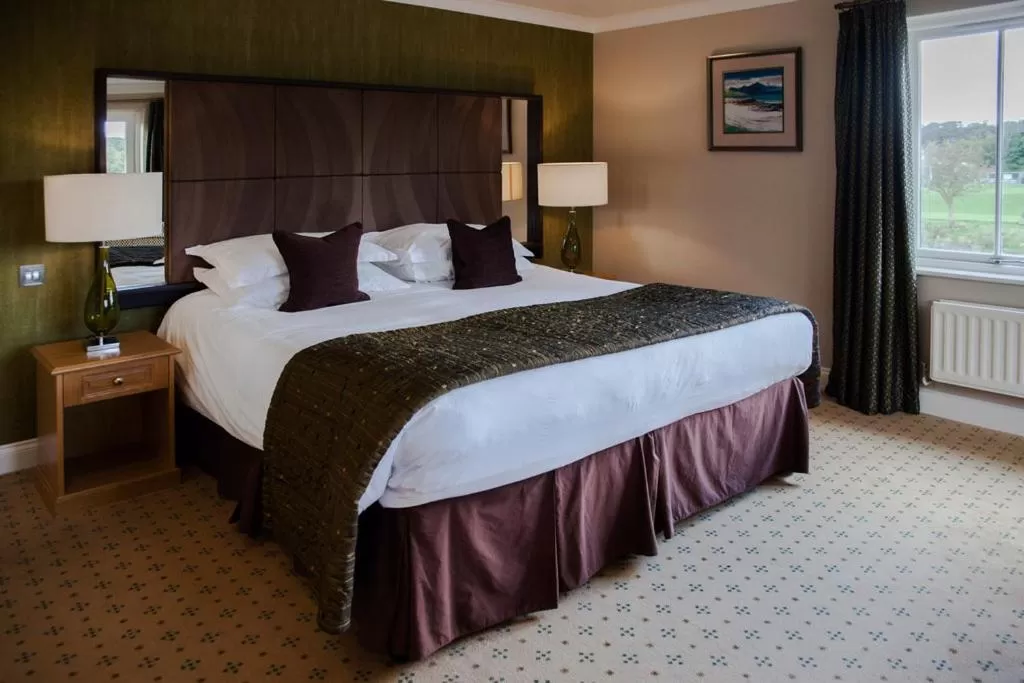 Restaurant/places to eat, Bed in Trout Hotel